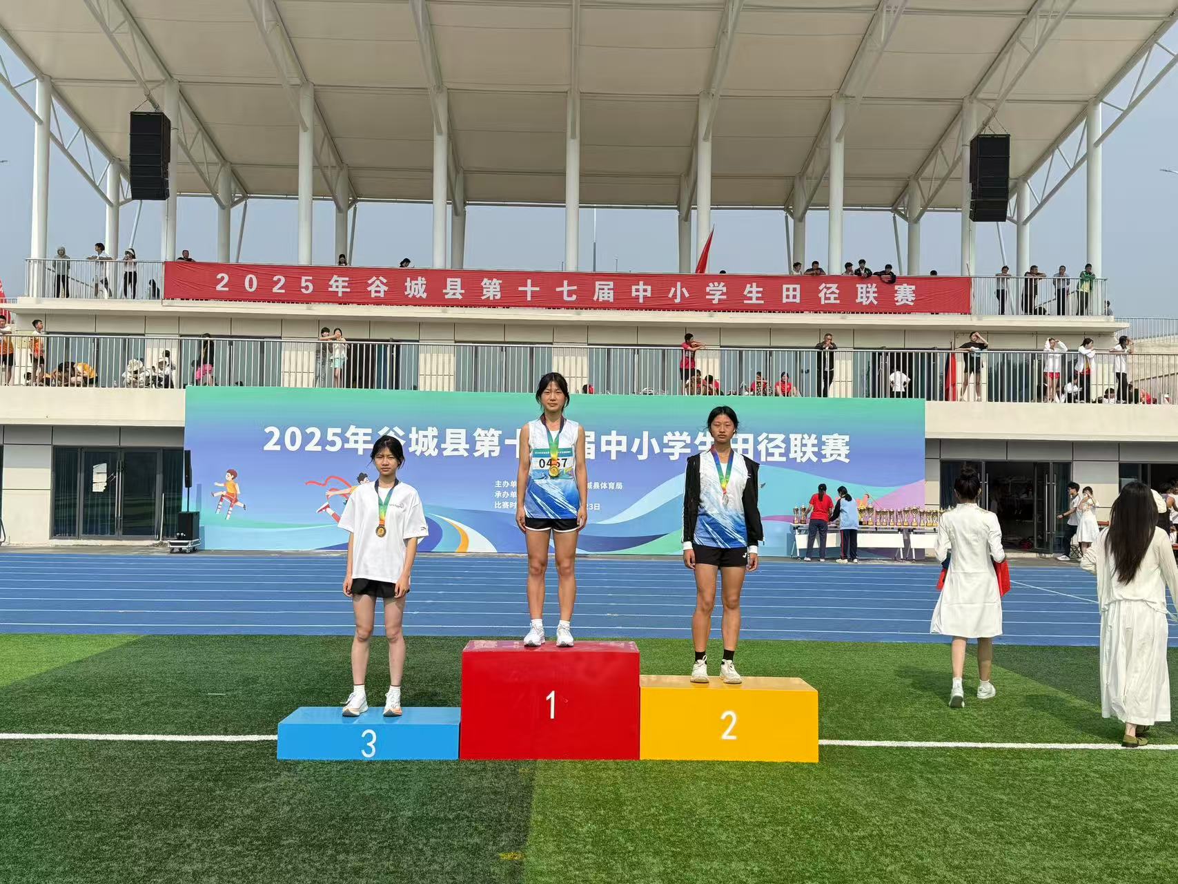 追风少年燃爆赛场！筑阳中学县田径联赛载誉而归！