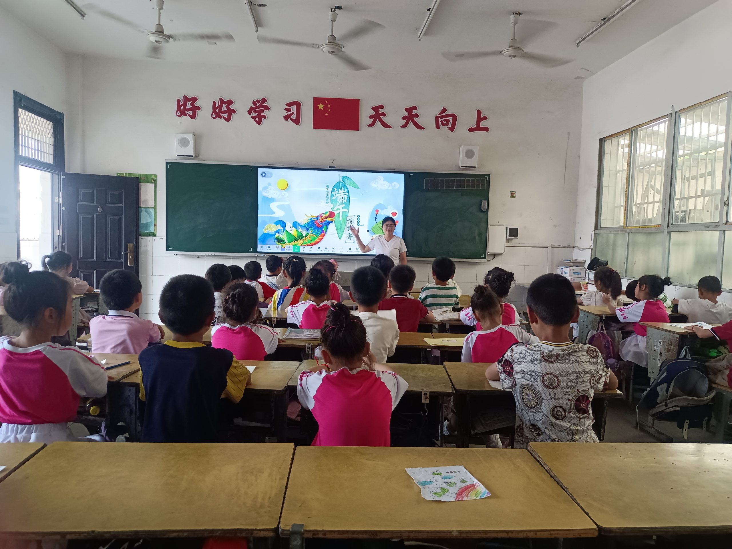 妙笔绘端午 童心传非遗——谷城县石花镇大峪桥中心小学开展端午节主题绘画班会活动