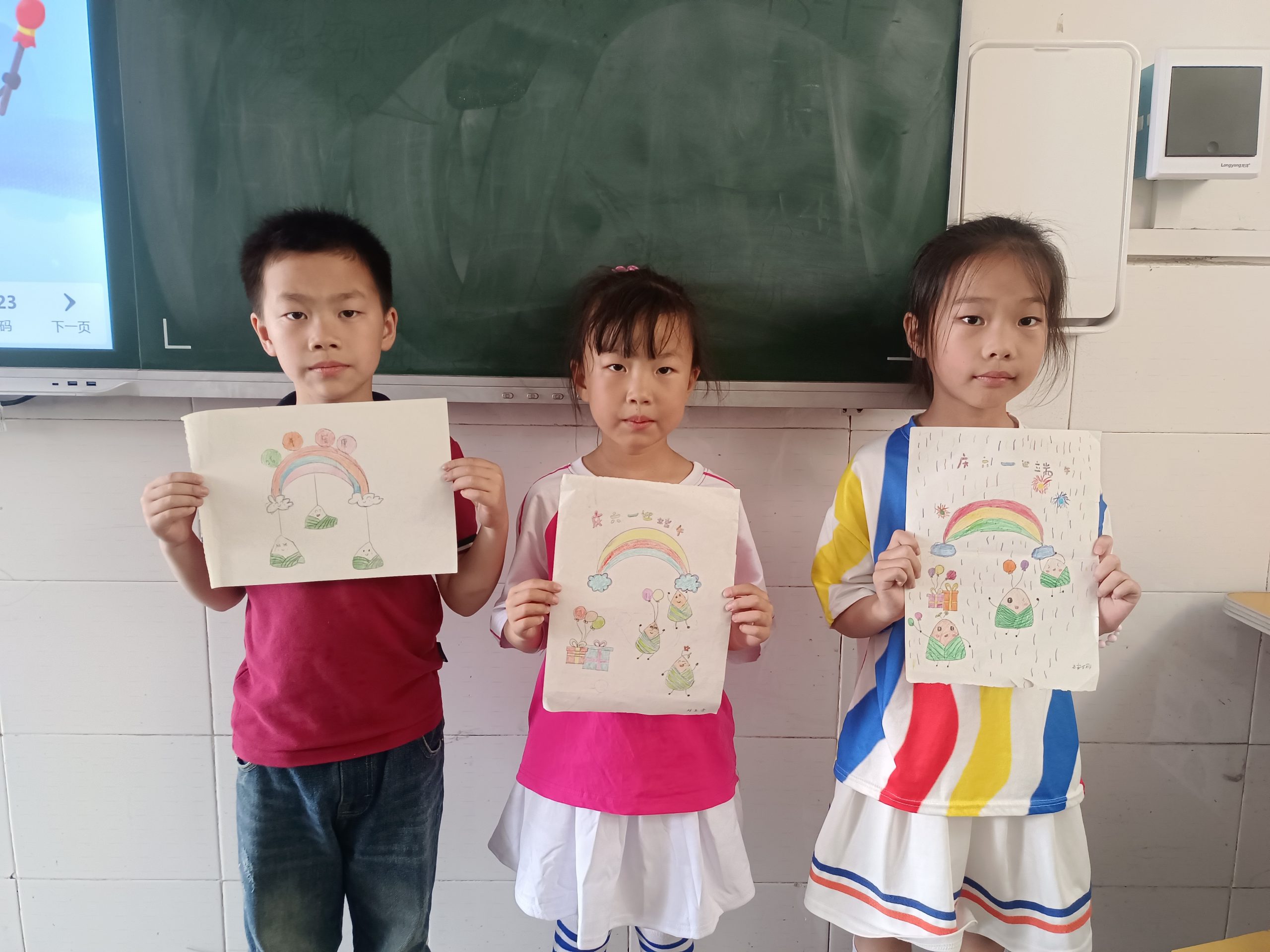 妙笔绘端午 童心传非遗——谷城县石花镇大峪桥中心小学开展端午节主题绘画班会活动