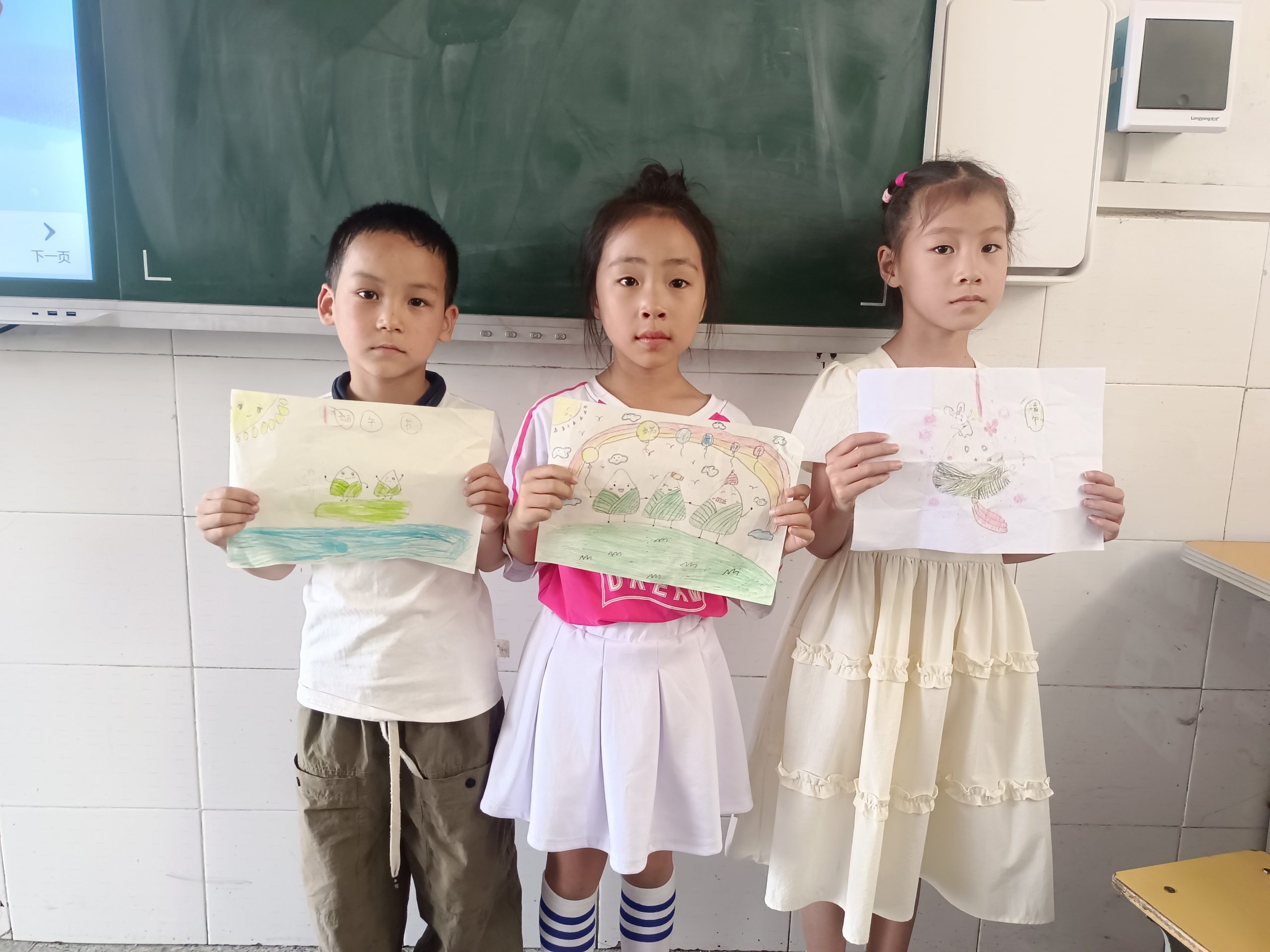 妙笔绘端午 童心传非遗——谷城县石花镇大峪桥中心小学开展端午节主题绘画班会活动