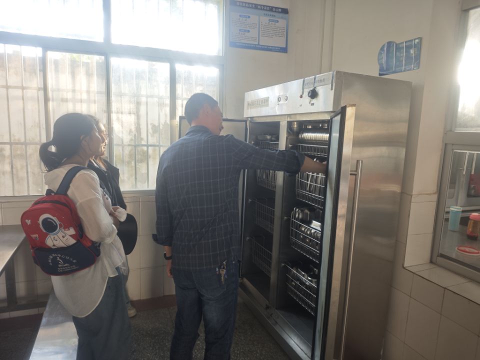 餐盘边的对话：当家长陪餐成为成长“食”验课