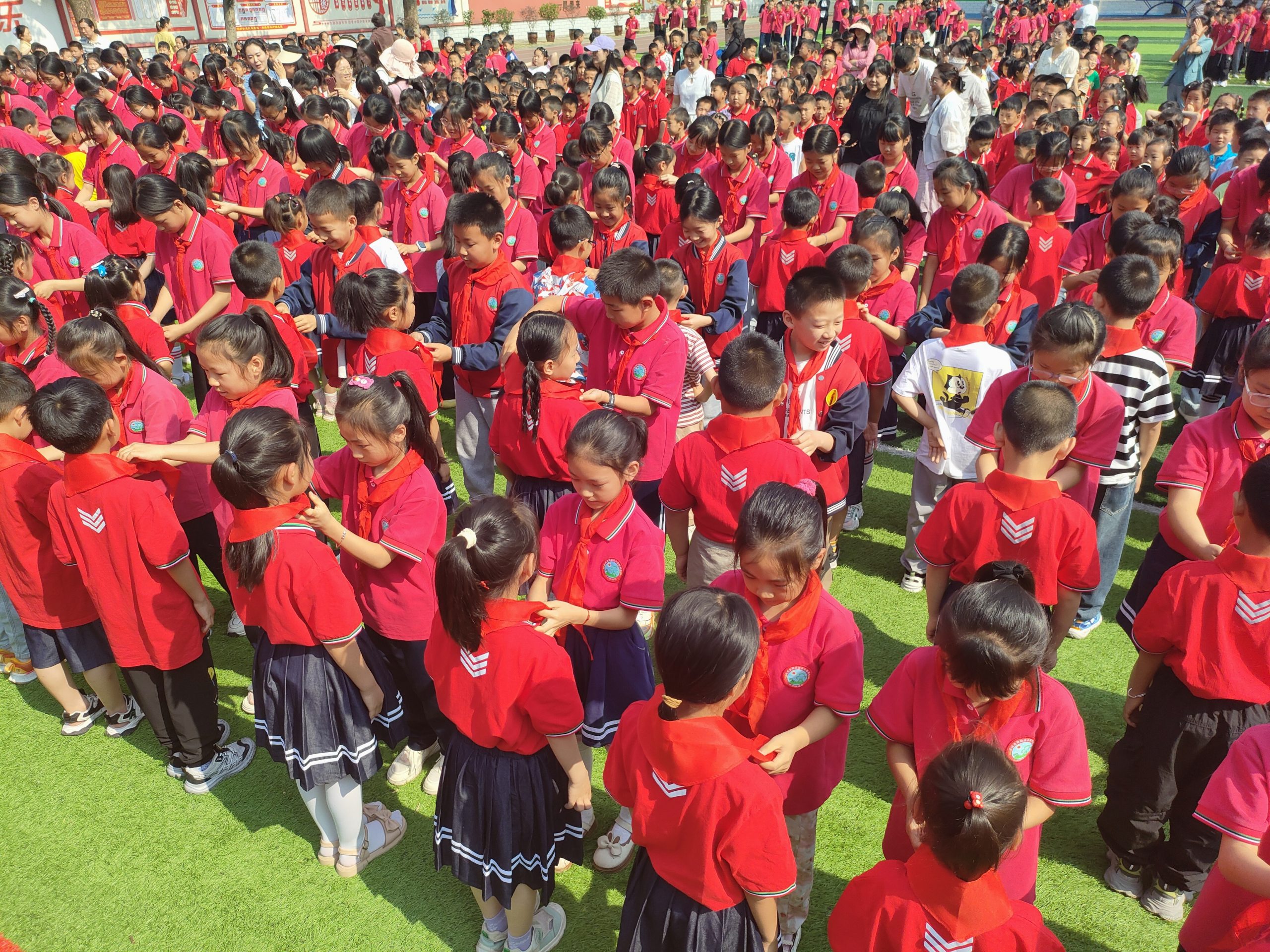 谷城县粉阳路小学教联体中华路校区：红领巾心向党 争做新时代好队员