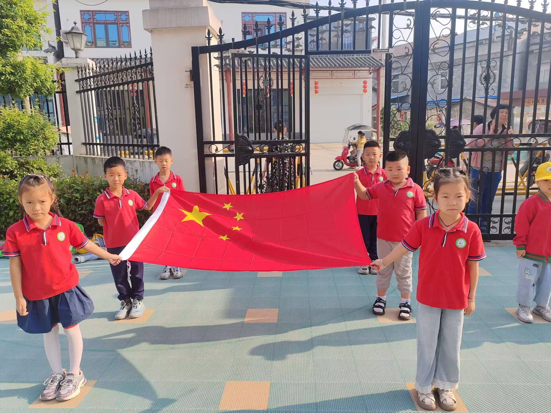 谷城县石花镇凉水井幼儿园：童声诵经典 赤心向朝阳