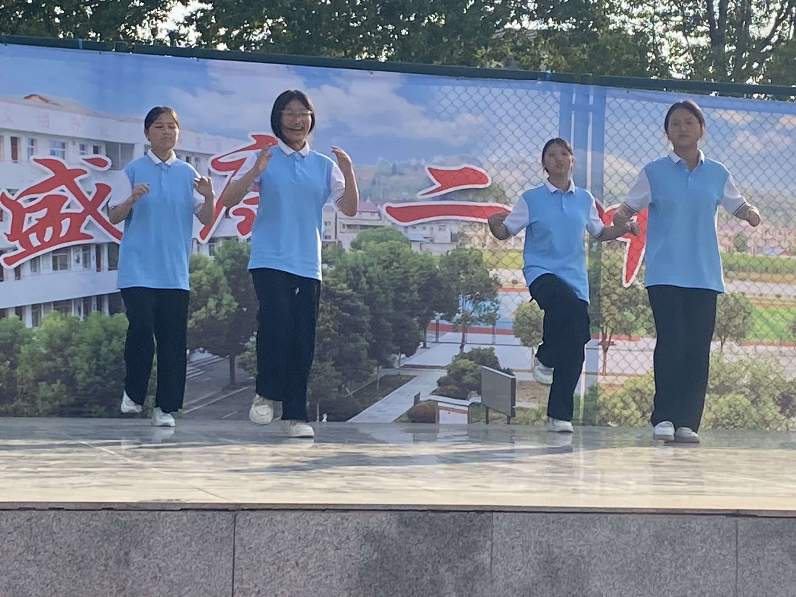 奏响青春旋律，舞动艺术风采：谷城县盛康二中艺术节圆满落幕