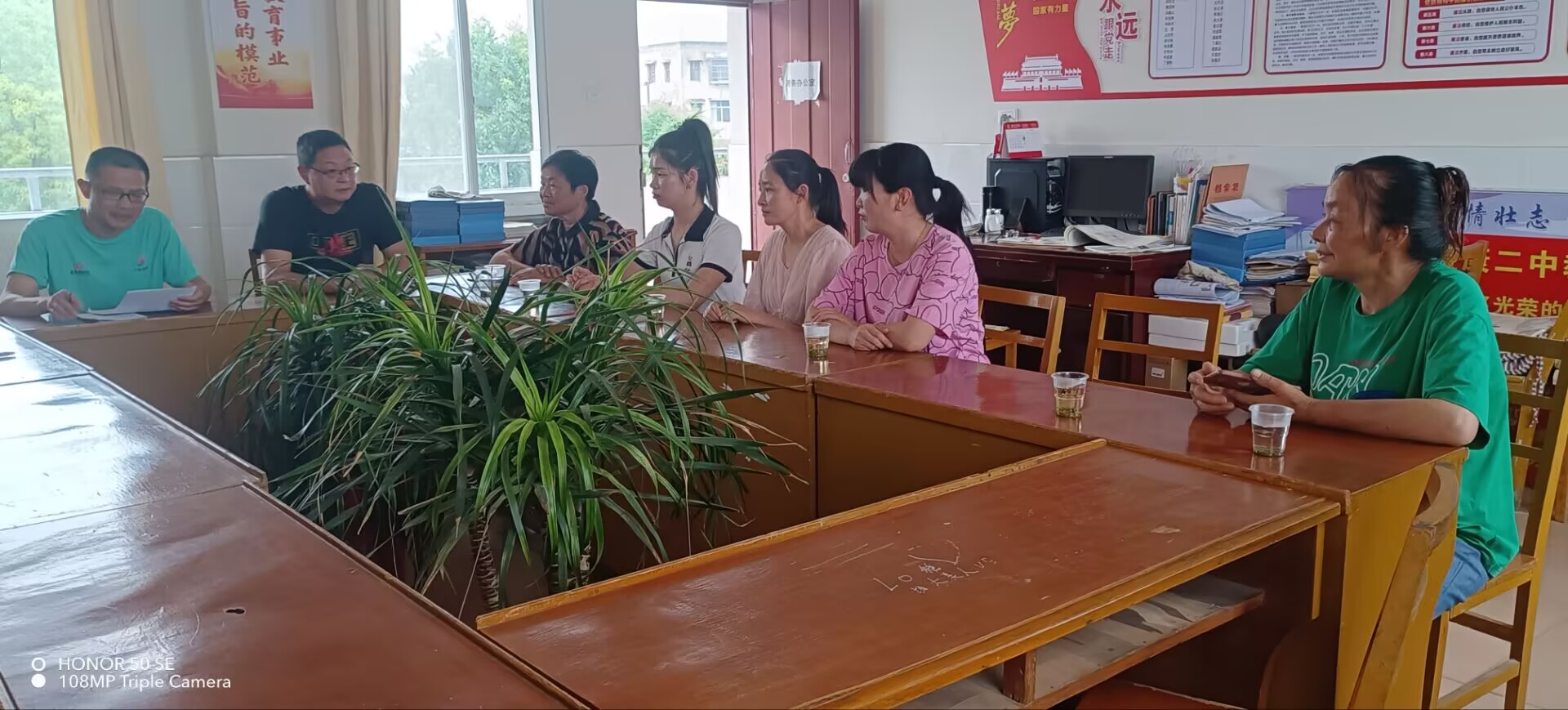 谷城县盛康二中家委会深入食堂监督 保障校园“舌尖安全”