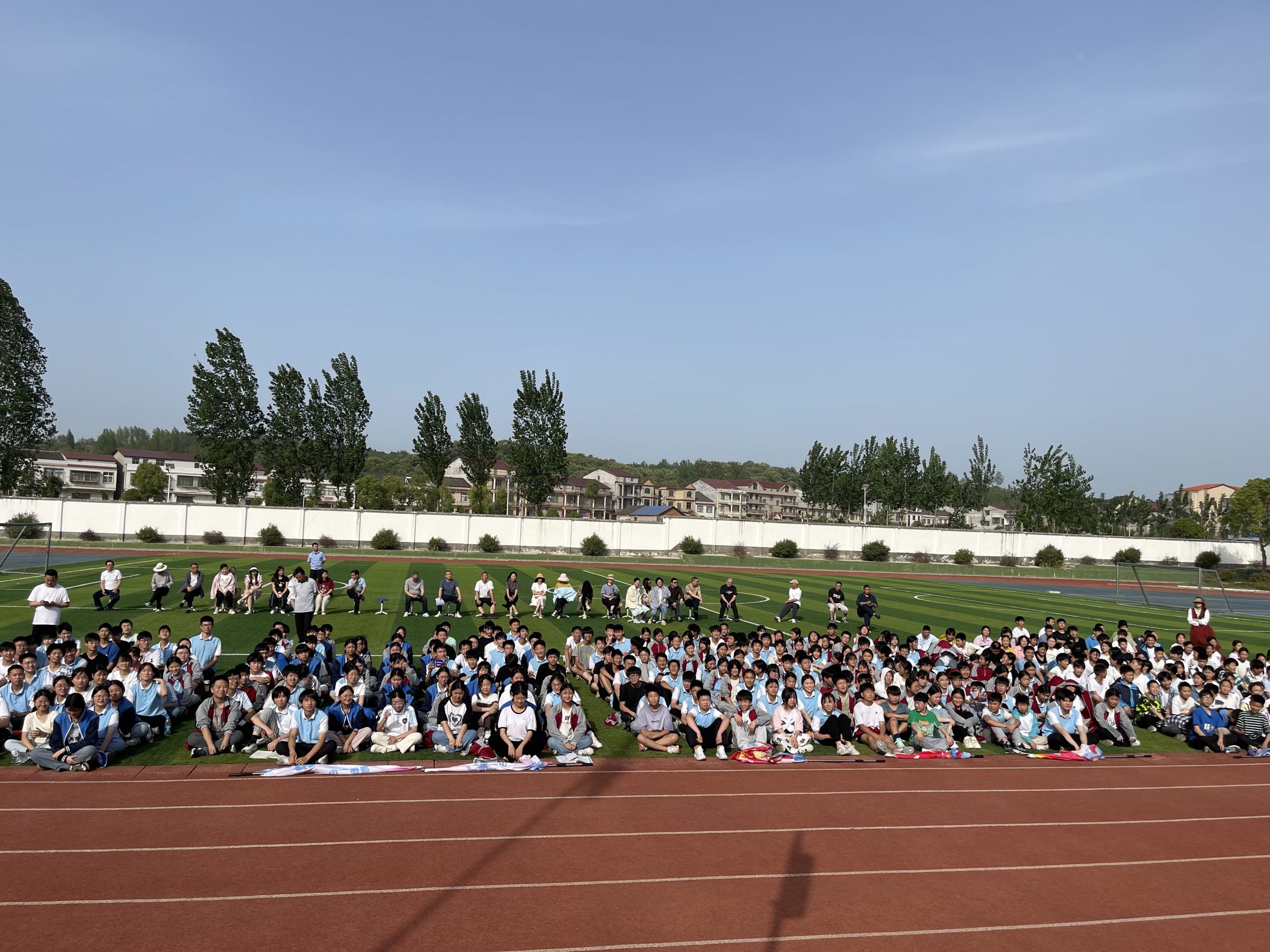 谷城县盛康二中召开法治教育会暨阶段性学习总结会 筑牢法治根基 凝聚奋进力量