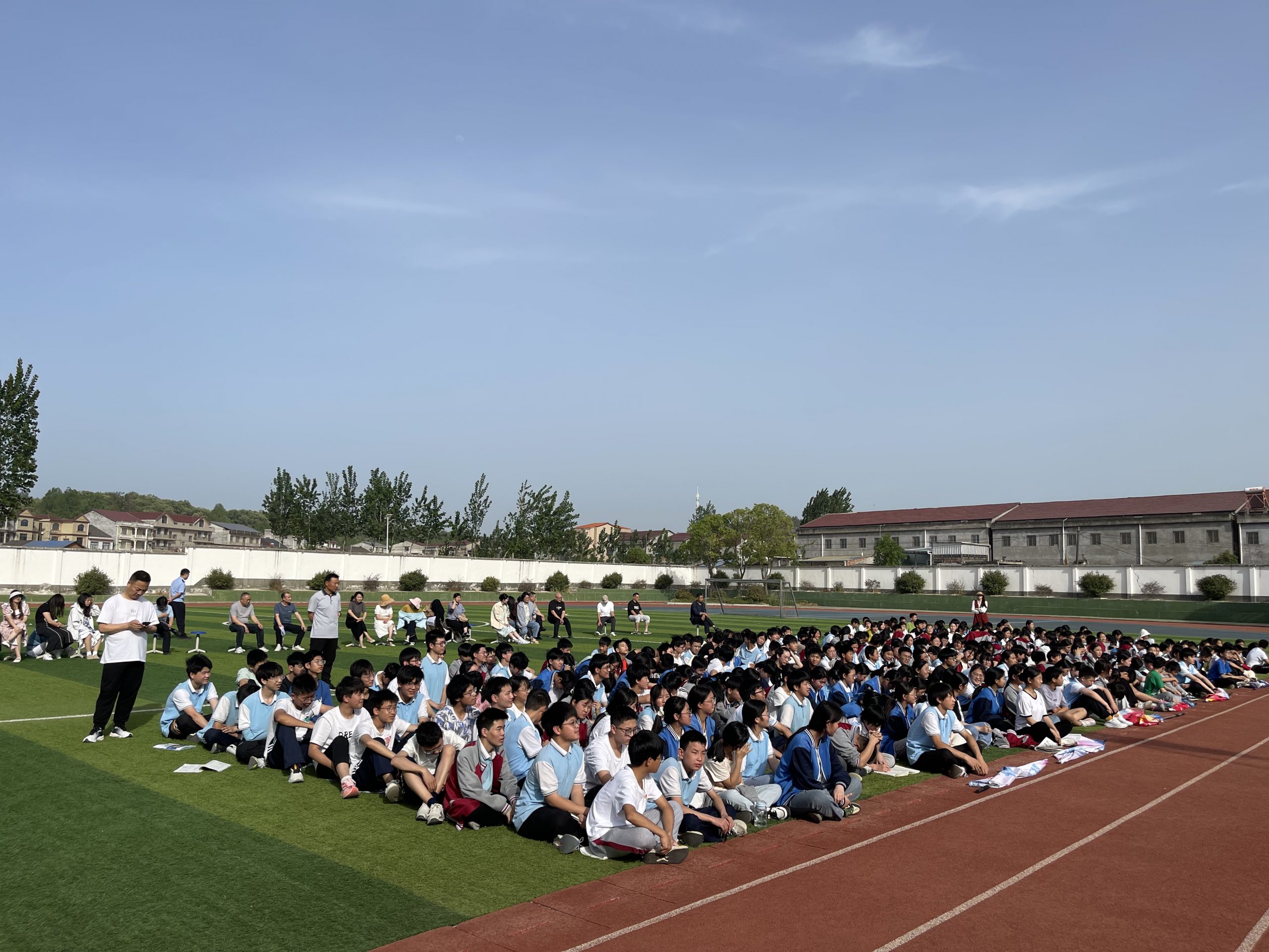 谷城县盛康二中召开法治教育会暨阶段性学习总结会 筑牢法治根基 凝聚奋进力量