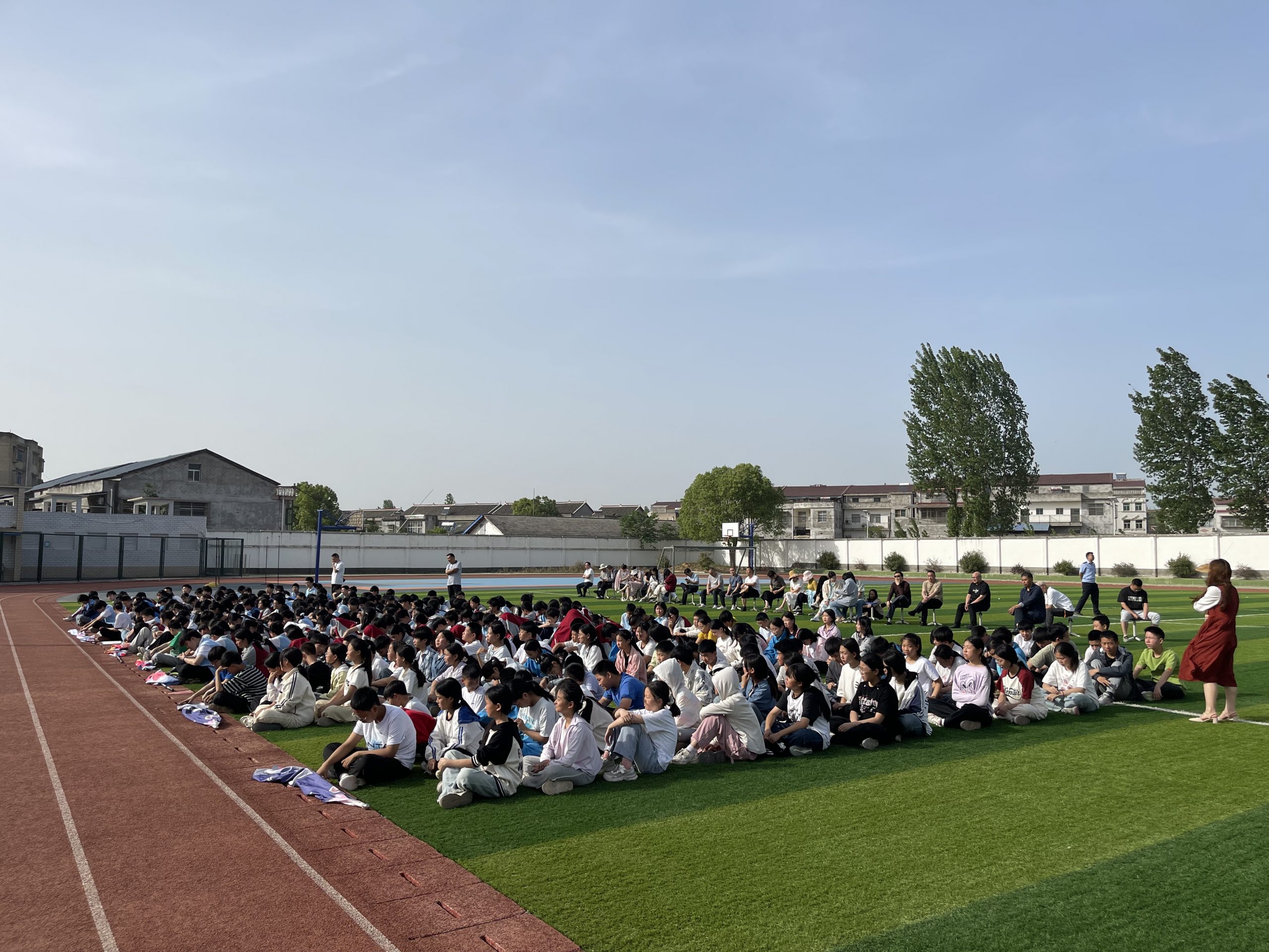 谷城县盛康二中召开法治教育会暨阶段性学习总结会 筑牢法治根基 凝聚奋进力量
