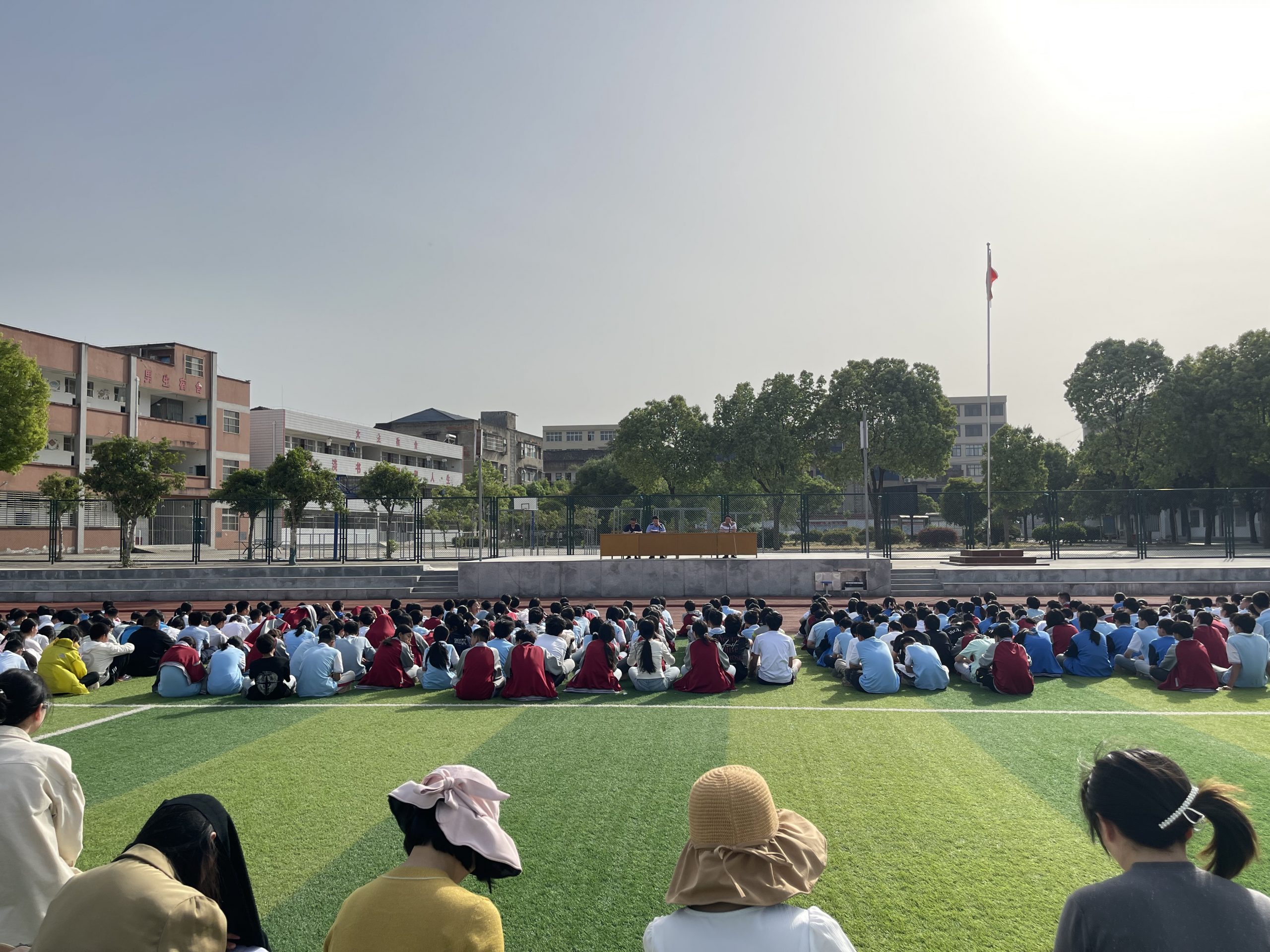 谷城县盛康二中召开法治教育会暨阶段性学习总结会 筑牢法治根基 凝聚奋进力量