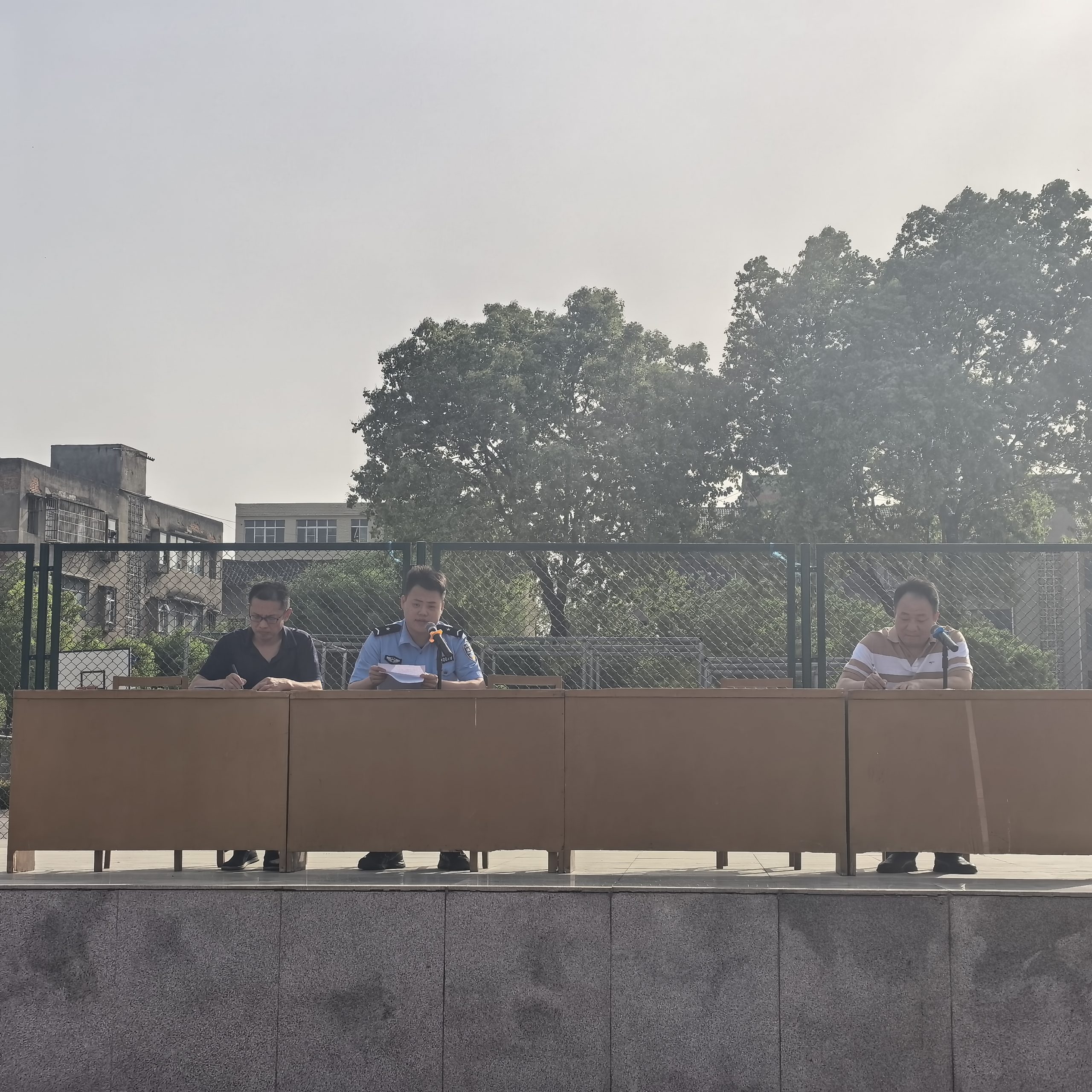 谷城县盛康二中召开法治教育会暨阶段性学习总结会 筑牢法治根基 凝聚奋进力量