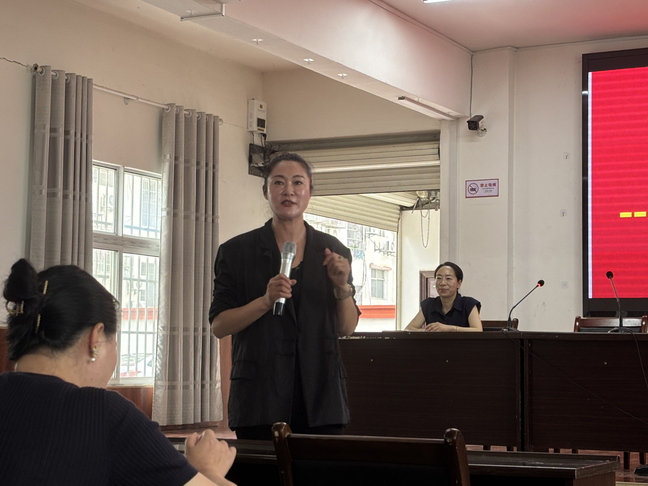 爱心如炬，照亮求学之路——谷城盛康一中举行杨雪琴女士助学捐赠答谢会