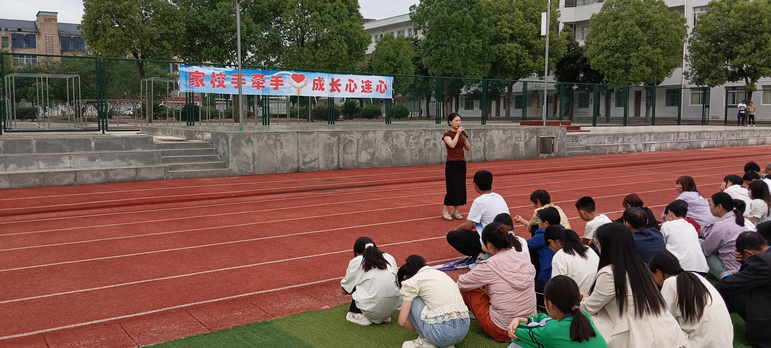 从“心”出发，以“规”护航：谷城县盛康二中家长会共筑成长路