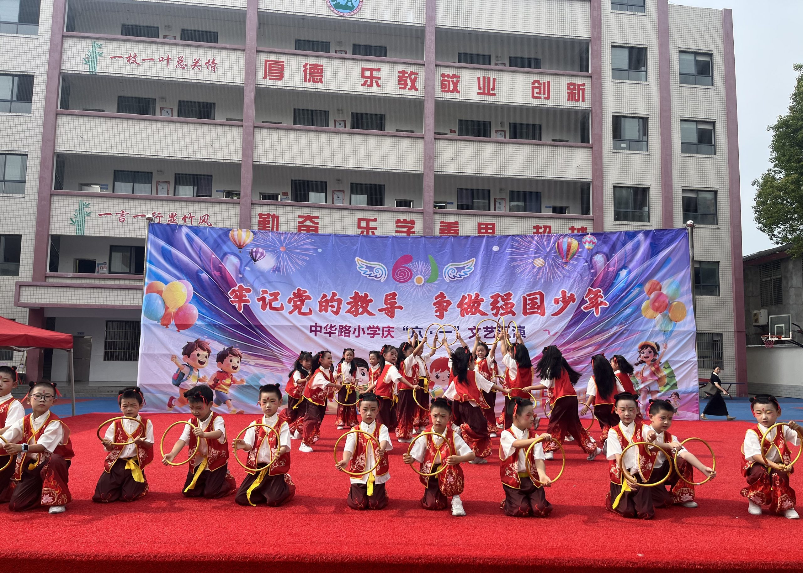 谷城县粉阳路小学教联体中华路校区:争做强国少年 绽放艺术风采