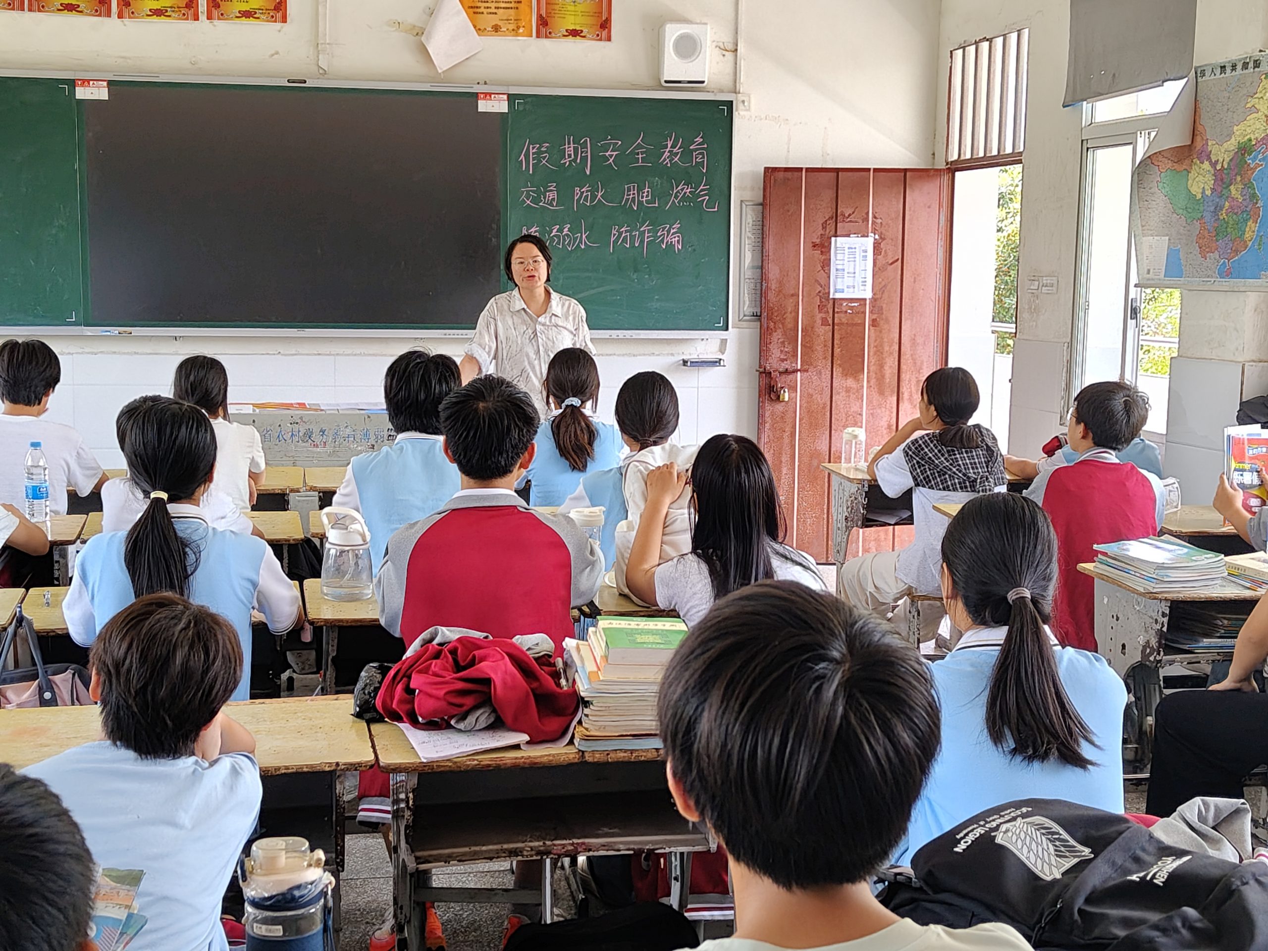 谷城县盛康二中举行特色散学典礼：表彰优秀学子 筑牢安全防线