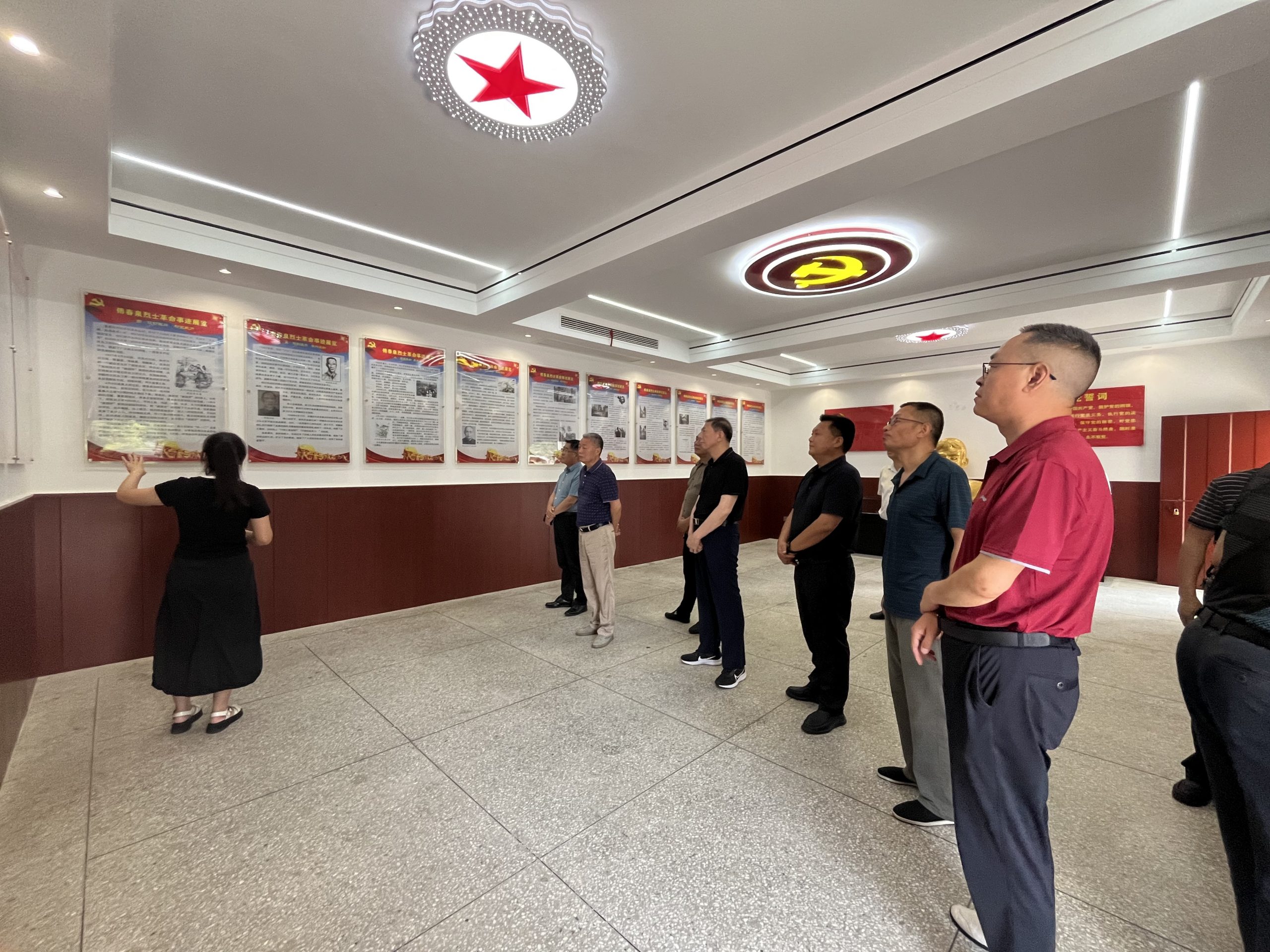 谷城县老促会赴盛康二中开展“传承红色基因，弘扬民族精神”调研活动