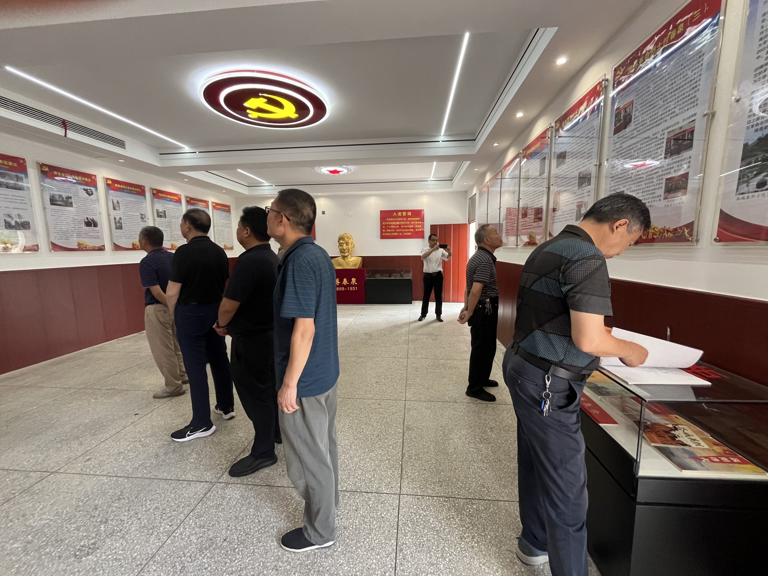 谷城县老促会赴盛康二中开展“传承红色基因，弘扬民族精神”调研活动