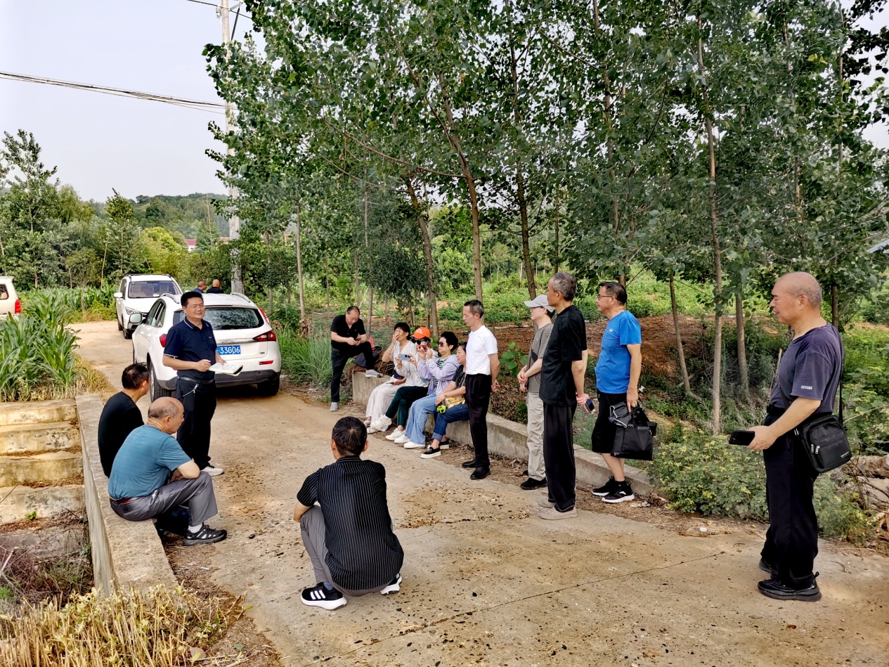 老河口作协“踏访抗战遗迹、弘扬抗战精神” 开展纪念抗战胜利80周年采风活动