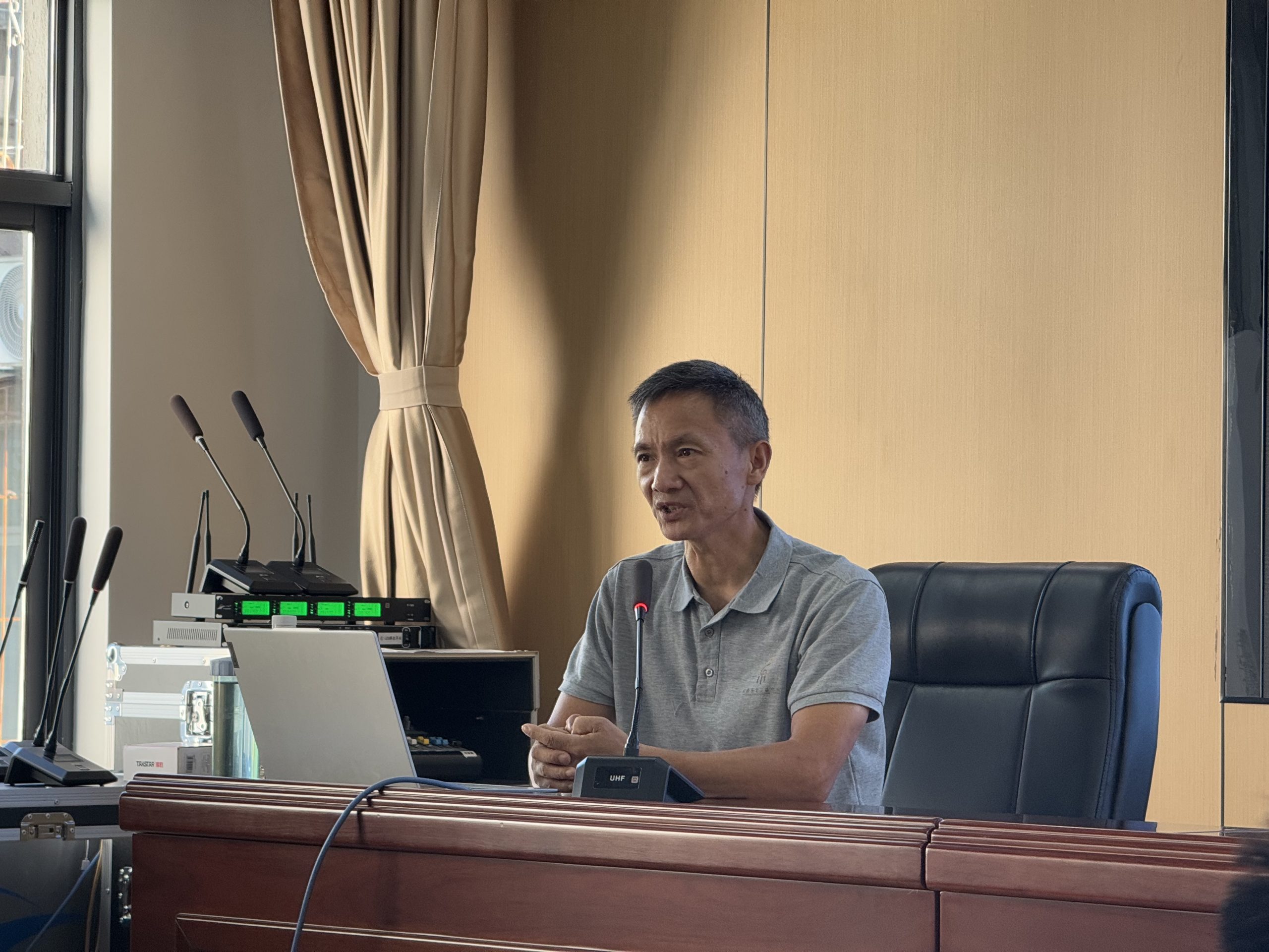 万飞，监利市蓝天下妇女儿童维权协会