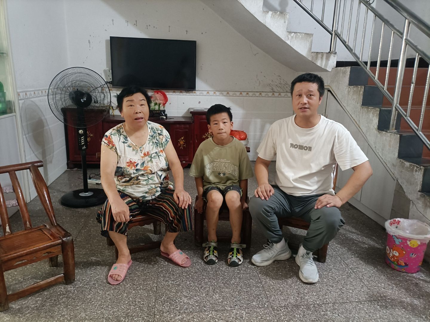 踏破千家门，只为护一生：暑假家访筑起防溺"生死线"