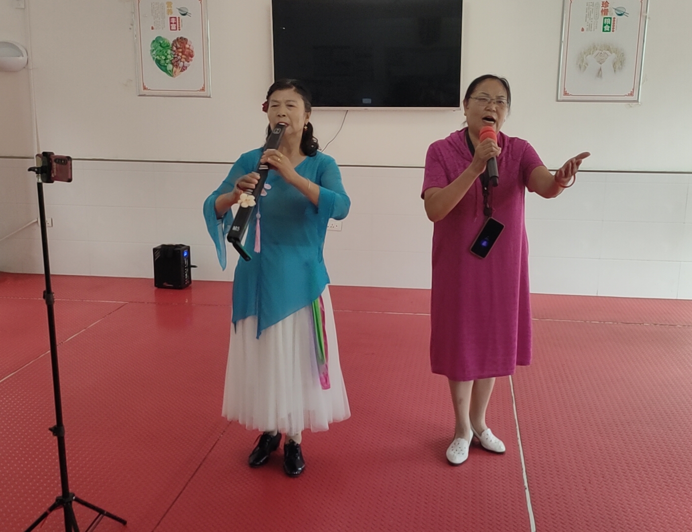 谷城：举办集体生日会 烛光歌声暖人心