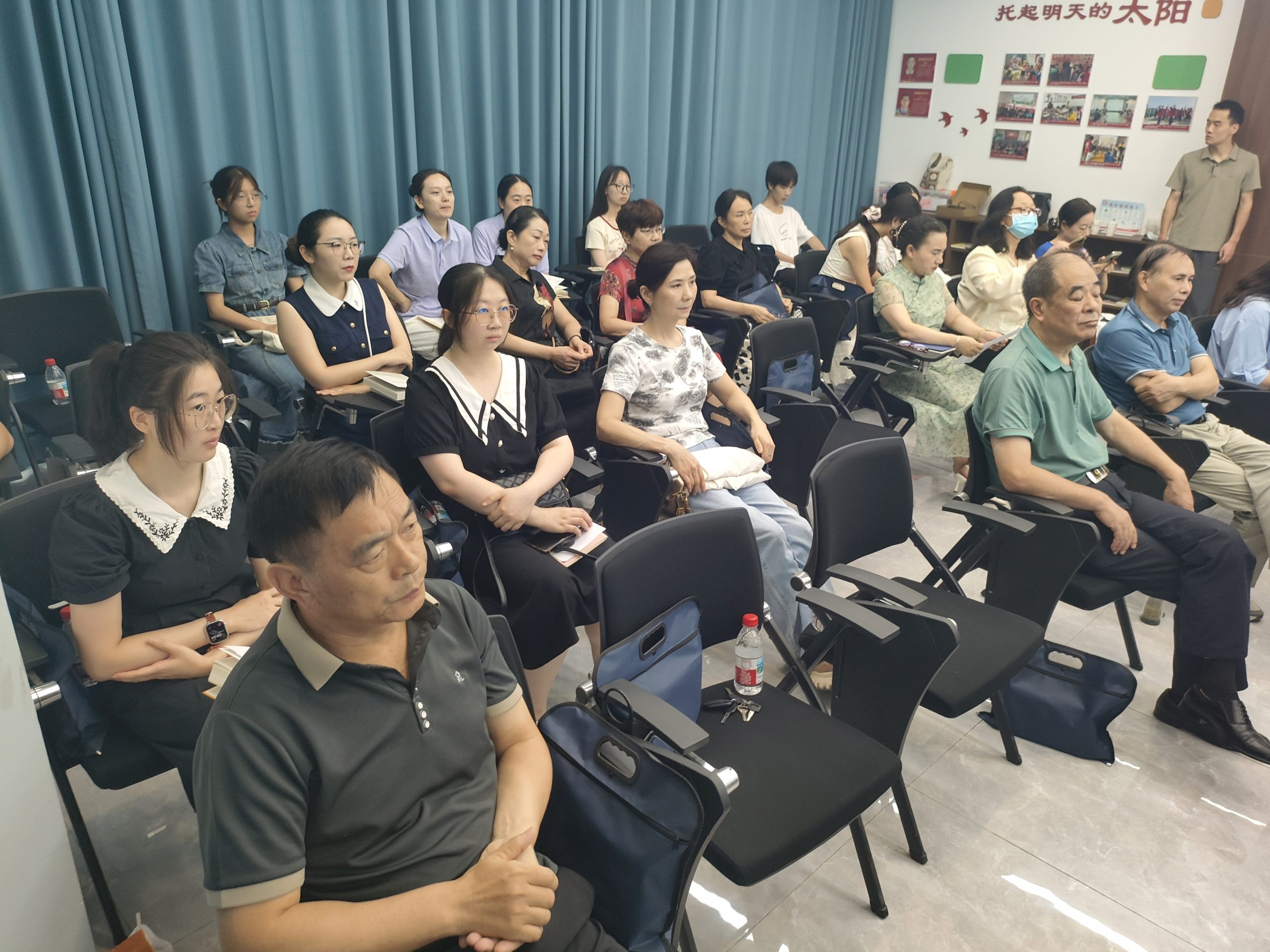 谷城这场读书会火了！《大地的请柬》里读出乡土诗意