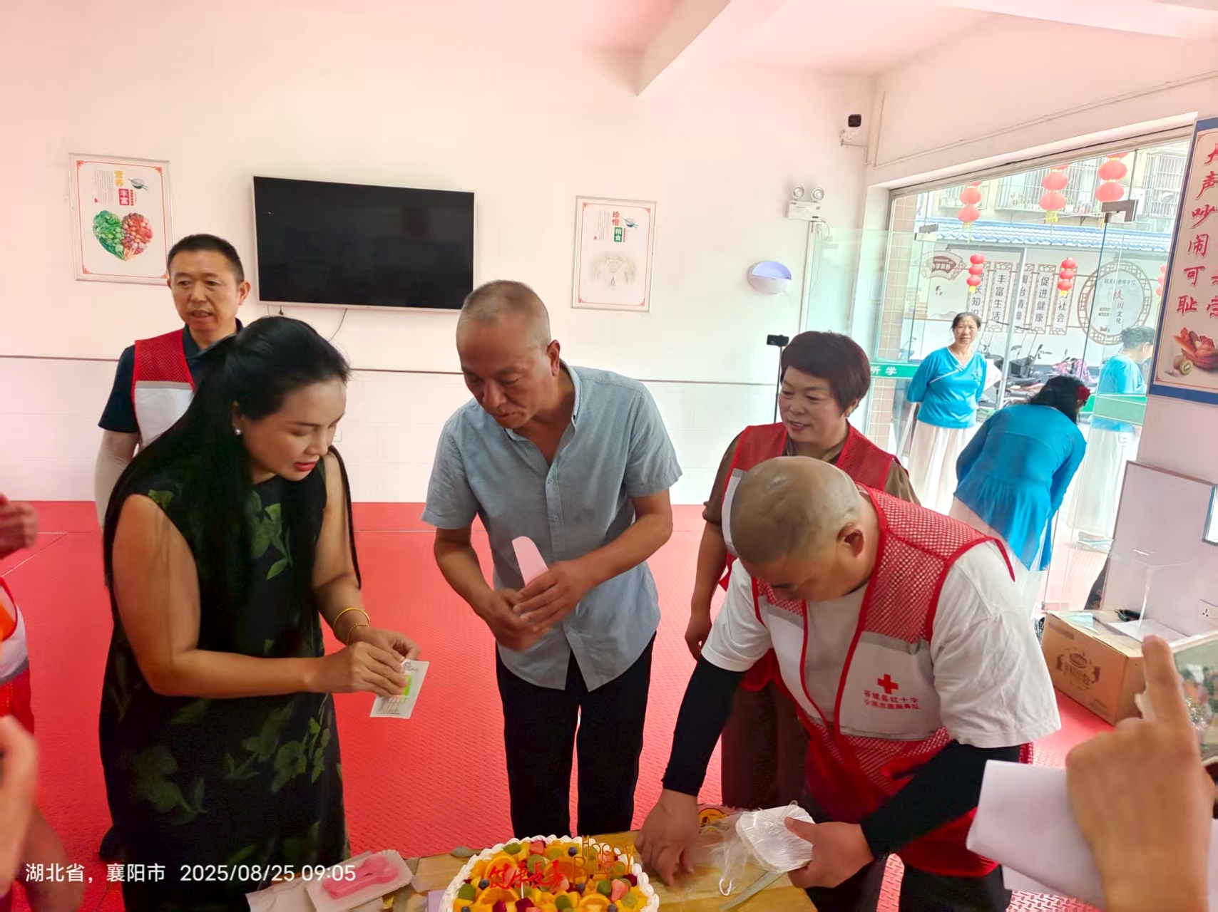 谷城：举办集体生日会 烛光歌声暖人心