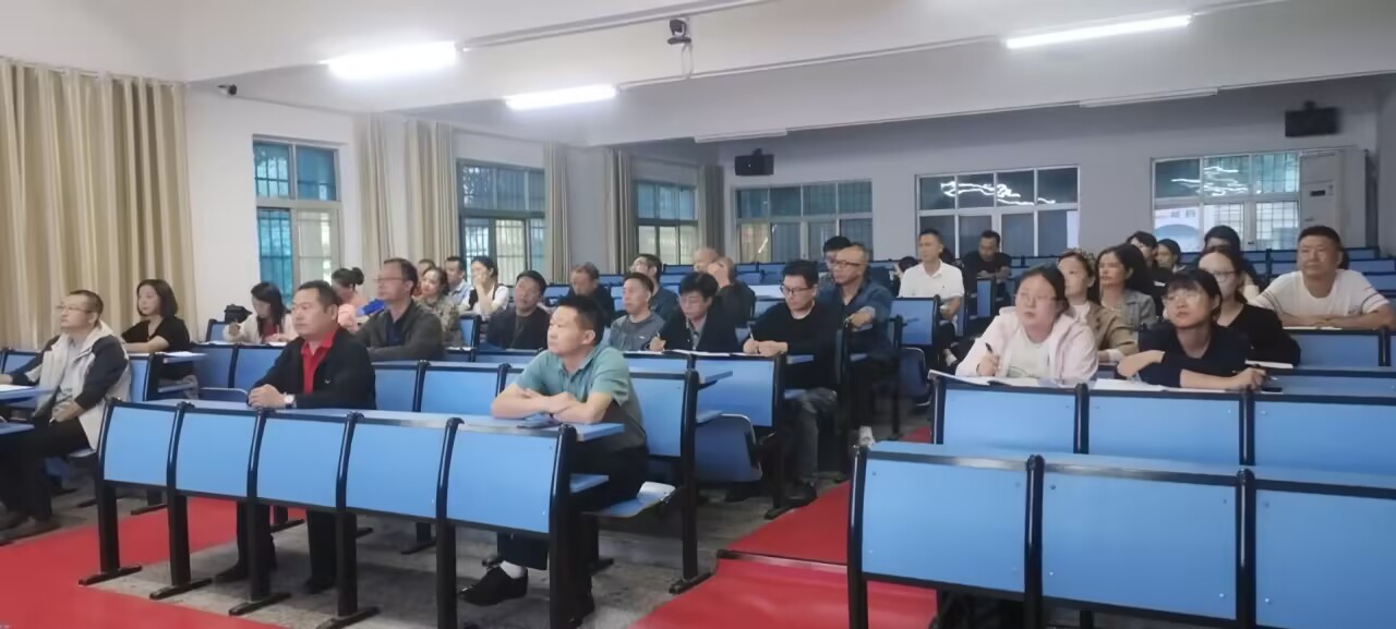 交流共成长，筑梦新学期：谷城县筑阳中学2025年秋班主任论坛顺利举行