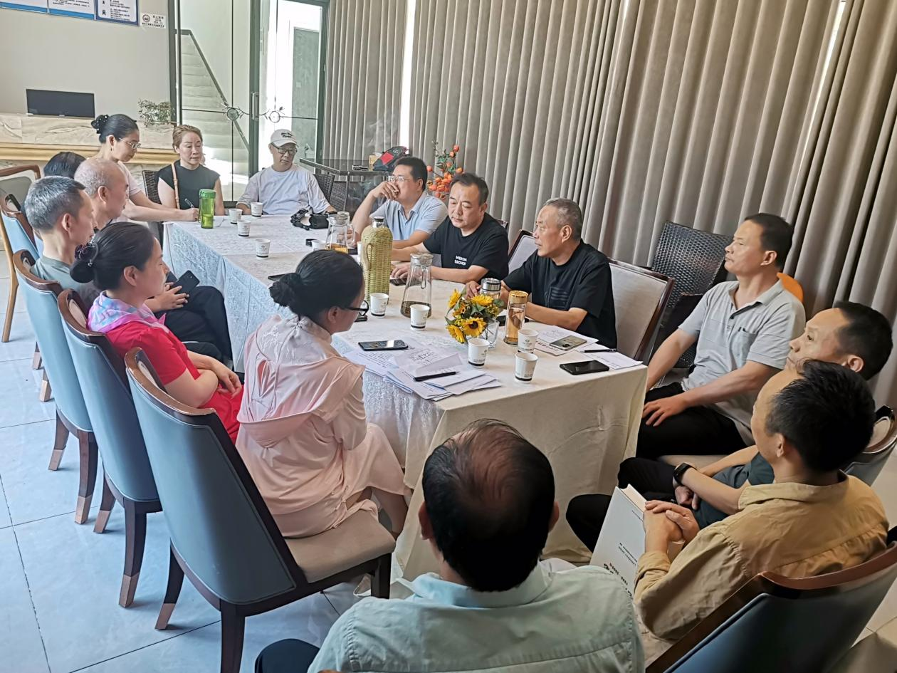 老河口市作协组织作家深入竹林雅居开展文学采风交流活动