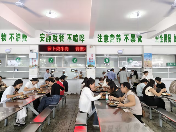 家校共护“舌尖安全”，齐心守护少年健康——谷城县筑阳中学后勤食堂膳食监督家长委员会专题会
