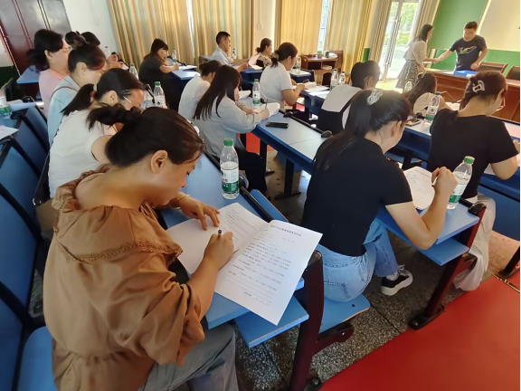 家校共护“舌尖安全”，齐心守护少年健康——谷城县筑阳中学后勤食堂膳食监督家长委员会专题会