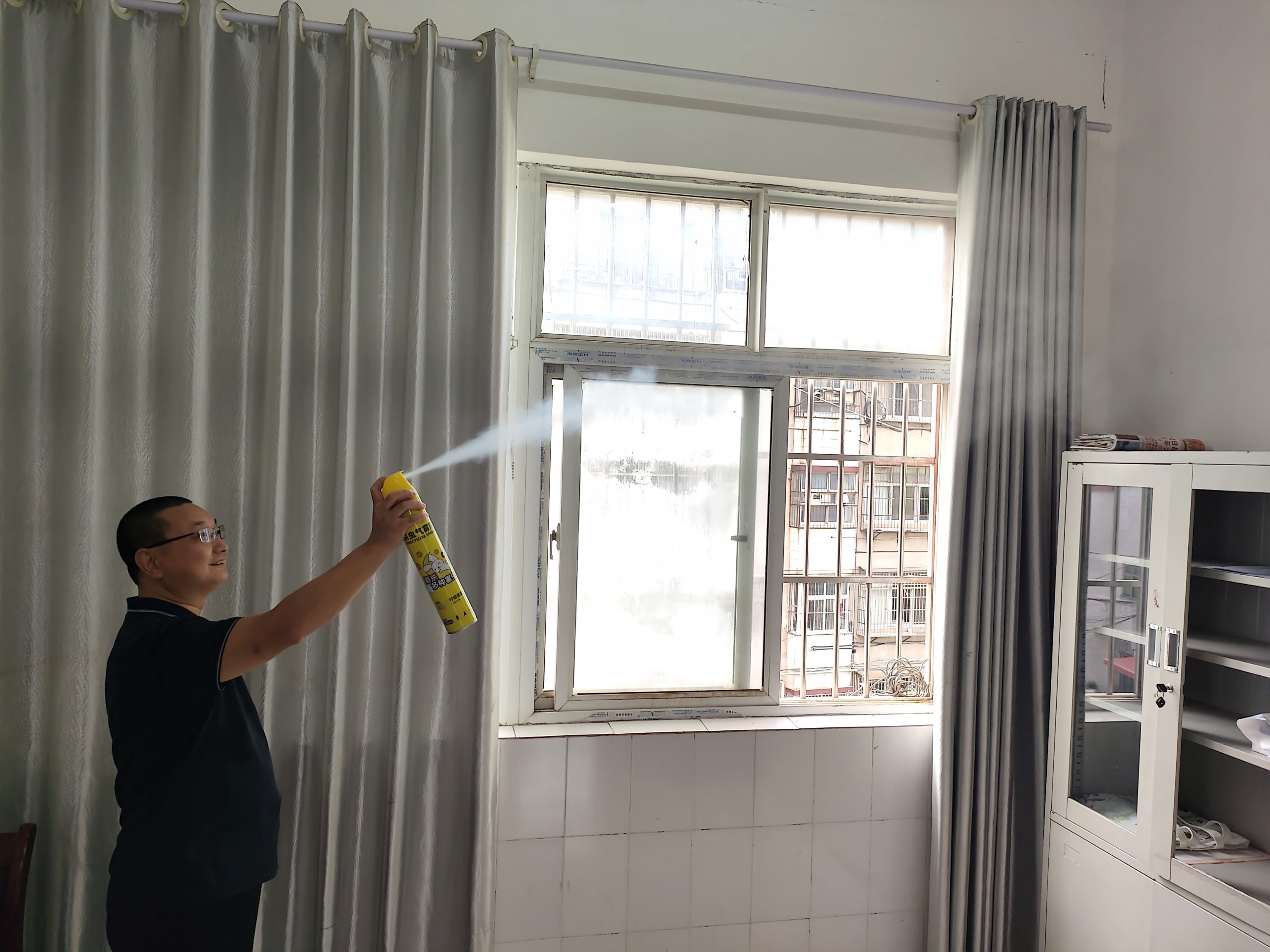 谷城县城关镇中华路小学:全面消杀蚊患 筑牢健康防线