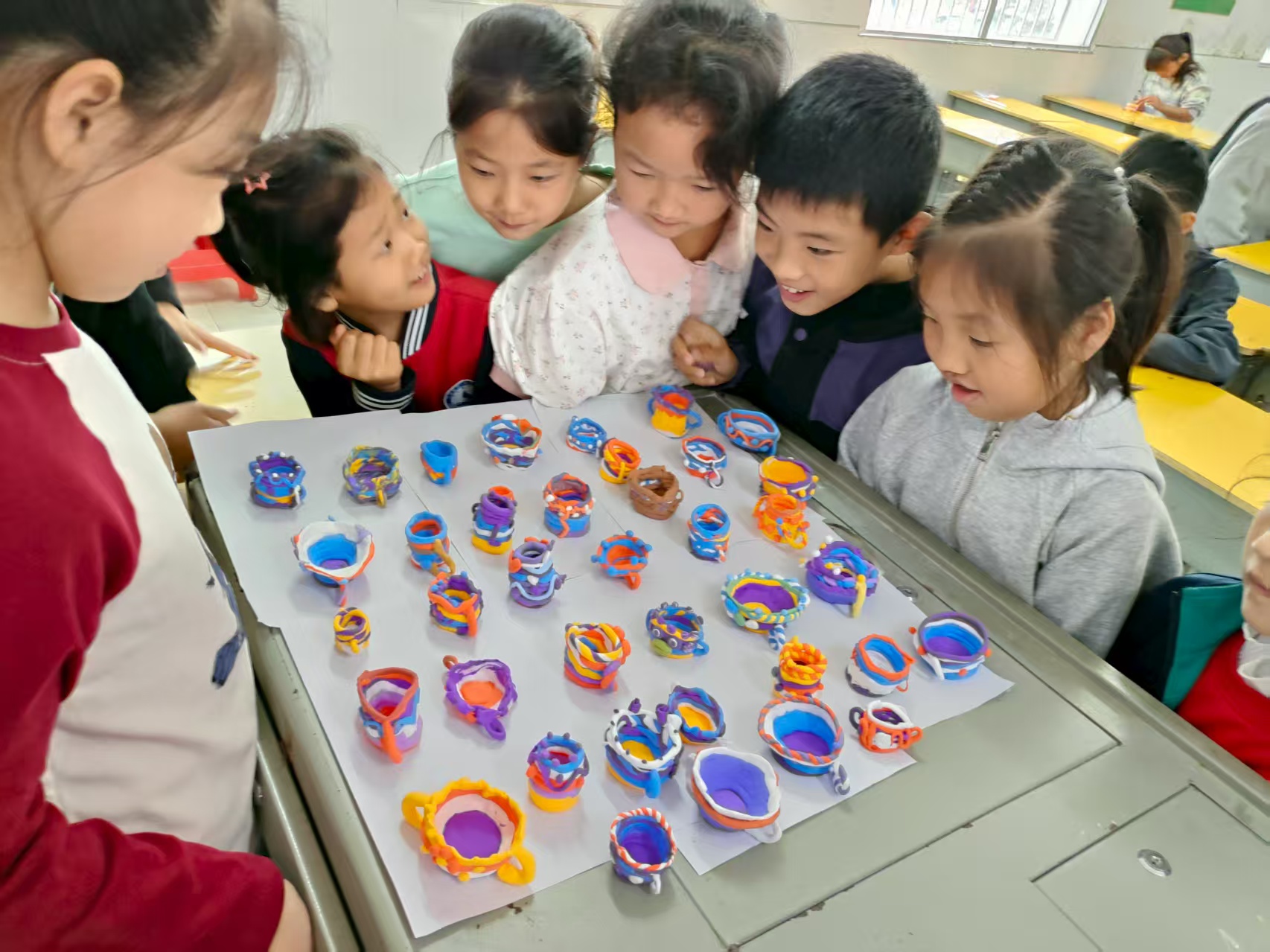 谷城县盛康镇小学：动手盘泥罐   容下大创意