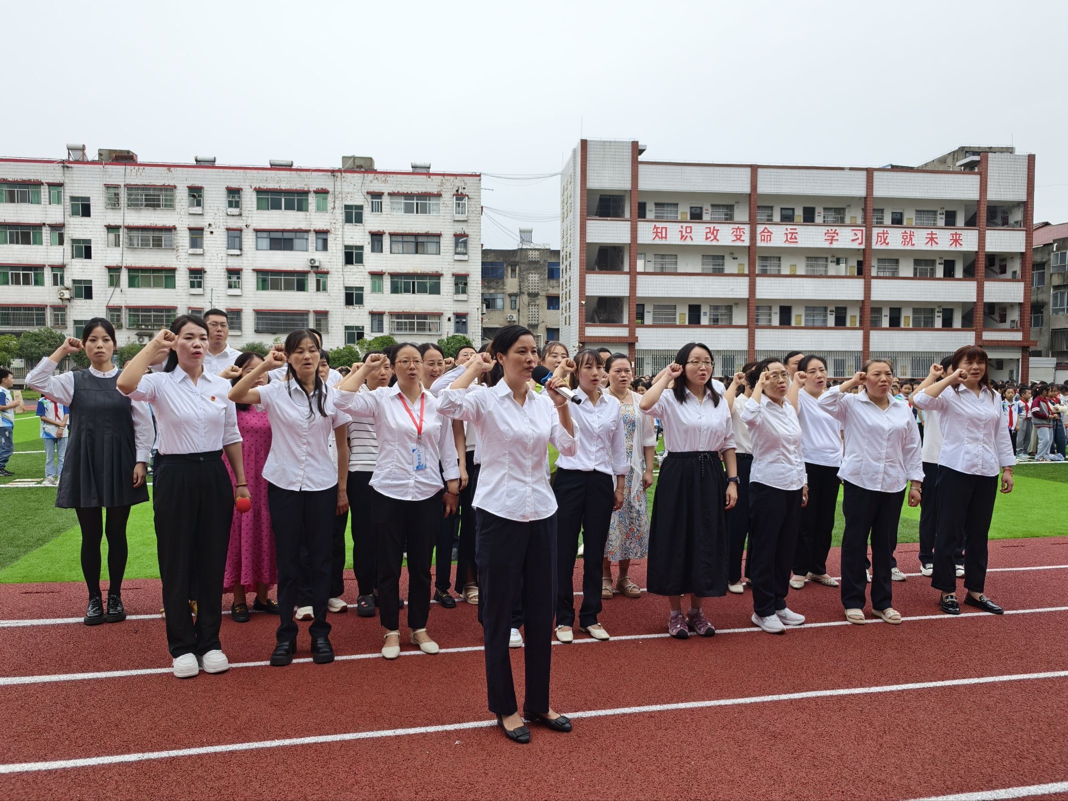 桃李芬芳季 师恩深似海 ——谷城石花镇大峪桥中心小学“教师节”系列教育活动 桃李芬芳季 师恩深似海 ——谷城石花镇大峪桥中心小学“教师节”系列教育活动