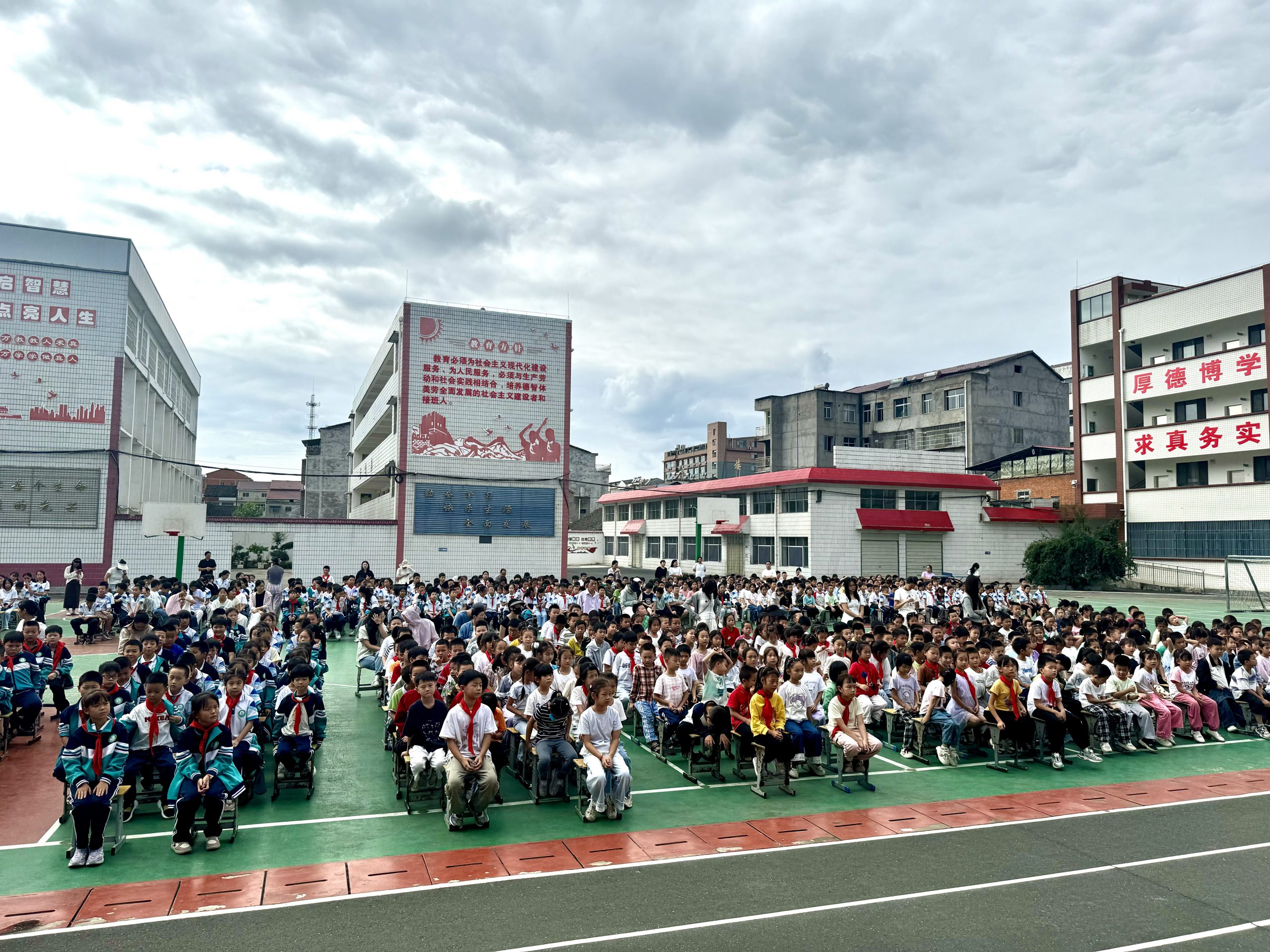 飒飒秋意浓，熠熠向未来——谷城县盛康镇小学举行2025年秋季开学典礼