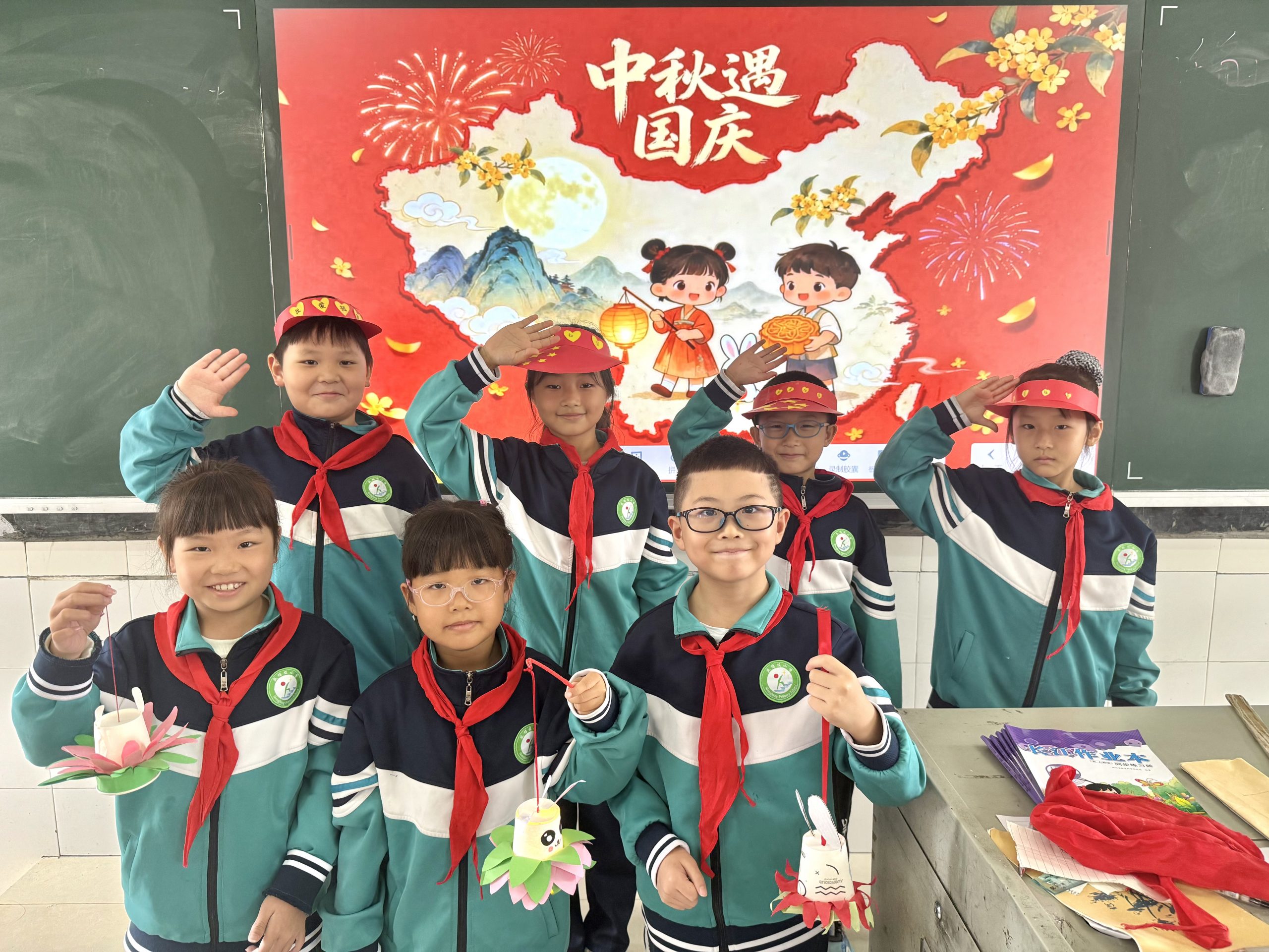 当月饼遇上五星红旗  谷城盛康镇小学把这个假期甜到心里