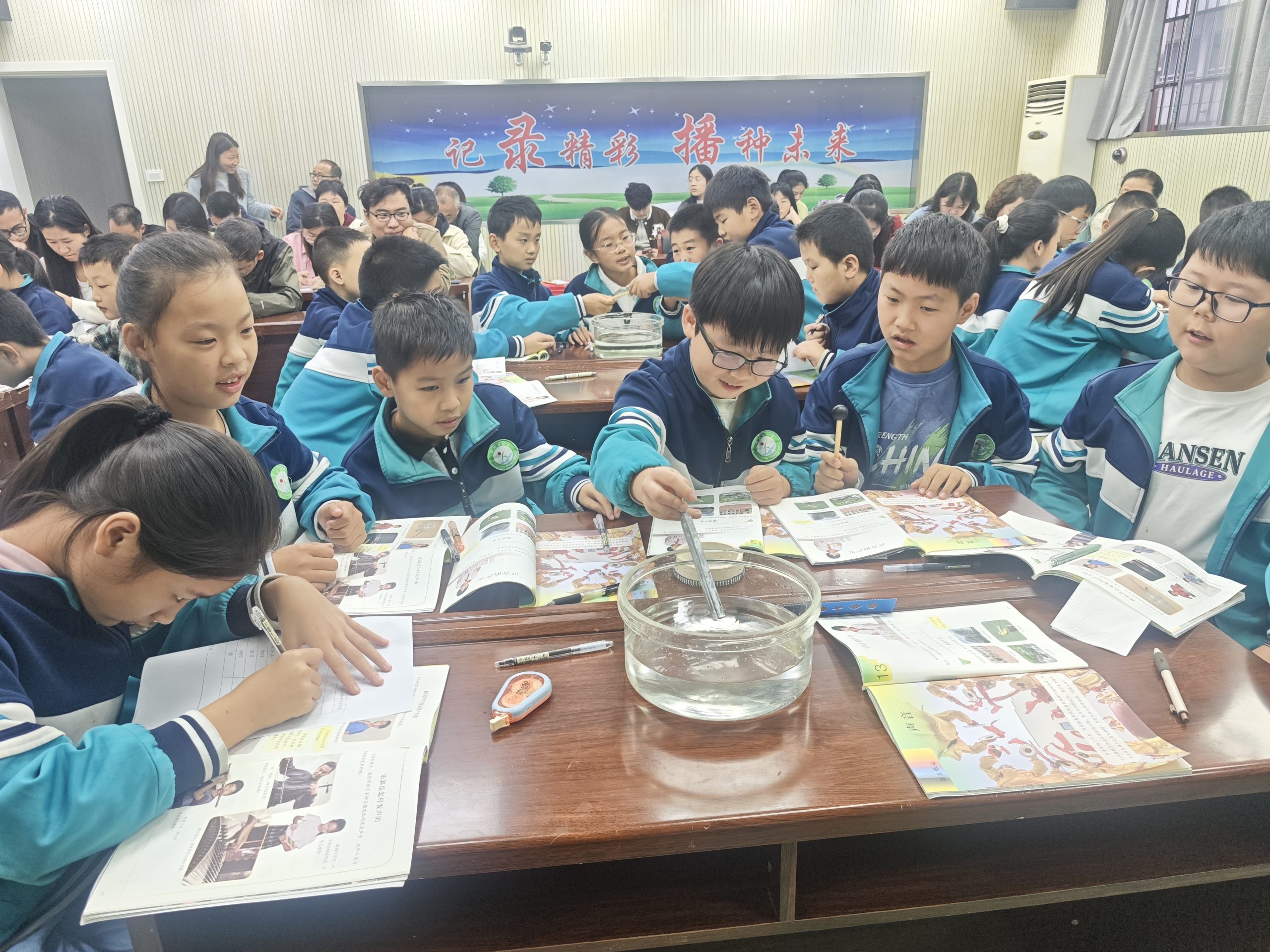 谷城县盛康镇小学：凝心聚力研教学 共促成长启新程