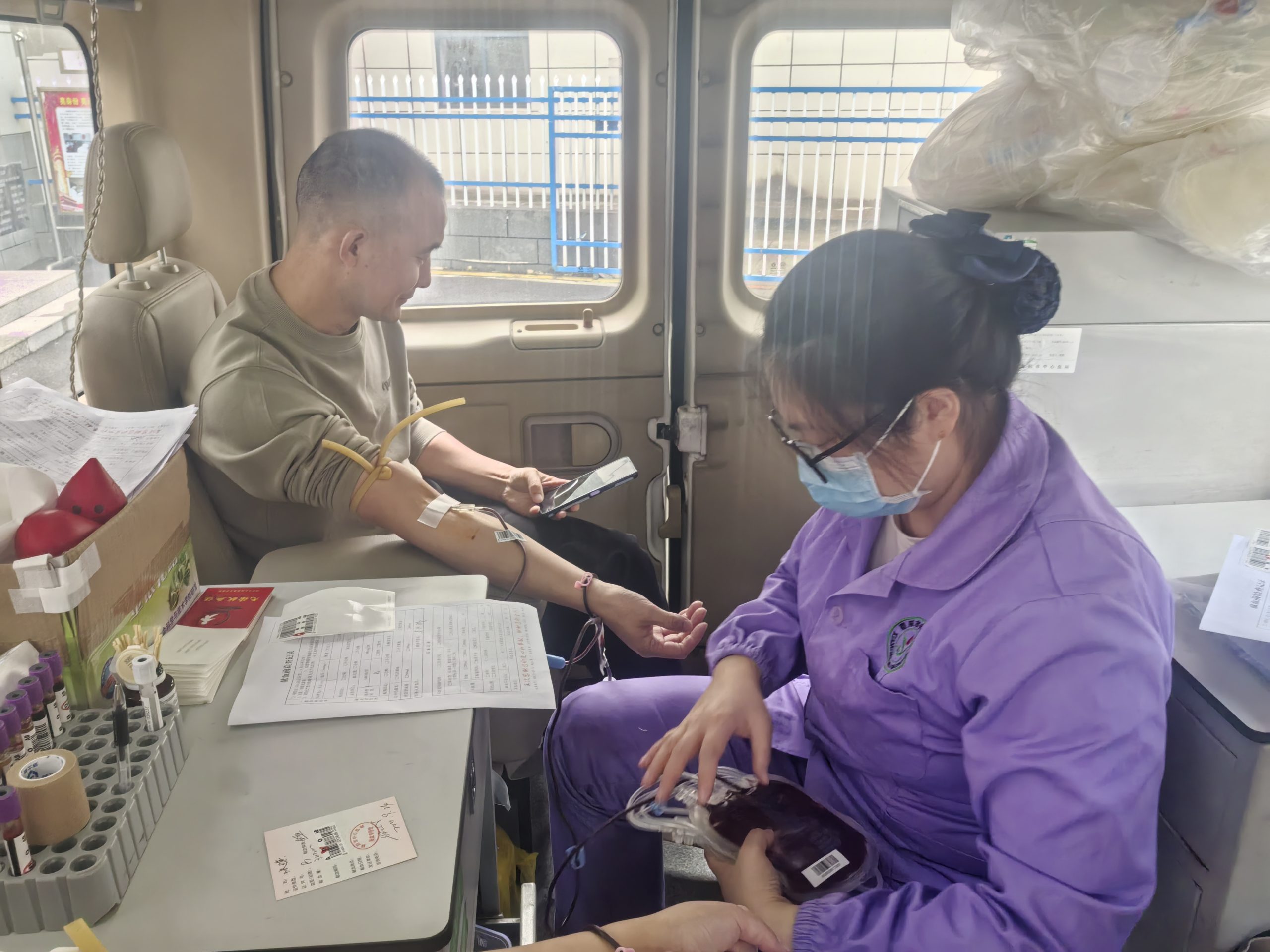 谷城县盛康二中：领导干部带头，无偿献血传递爱心正能量