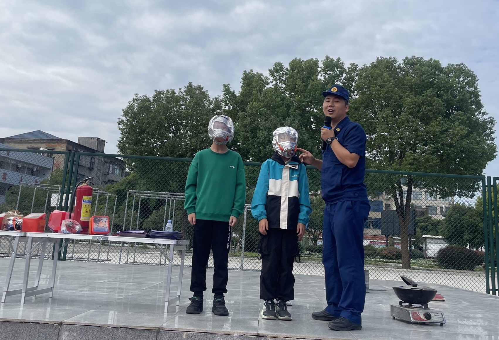 谷城县消防大队走进盛康二中，开展消防安全教育“零距离”活动