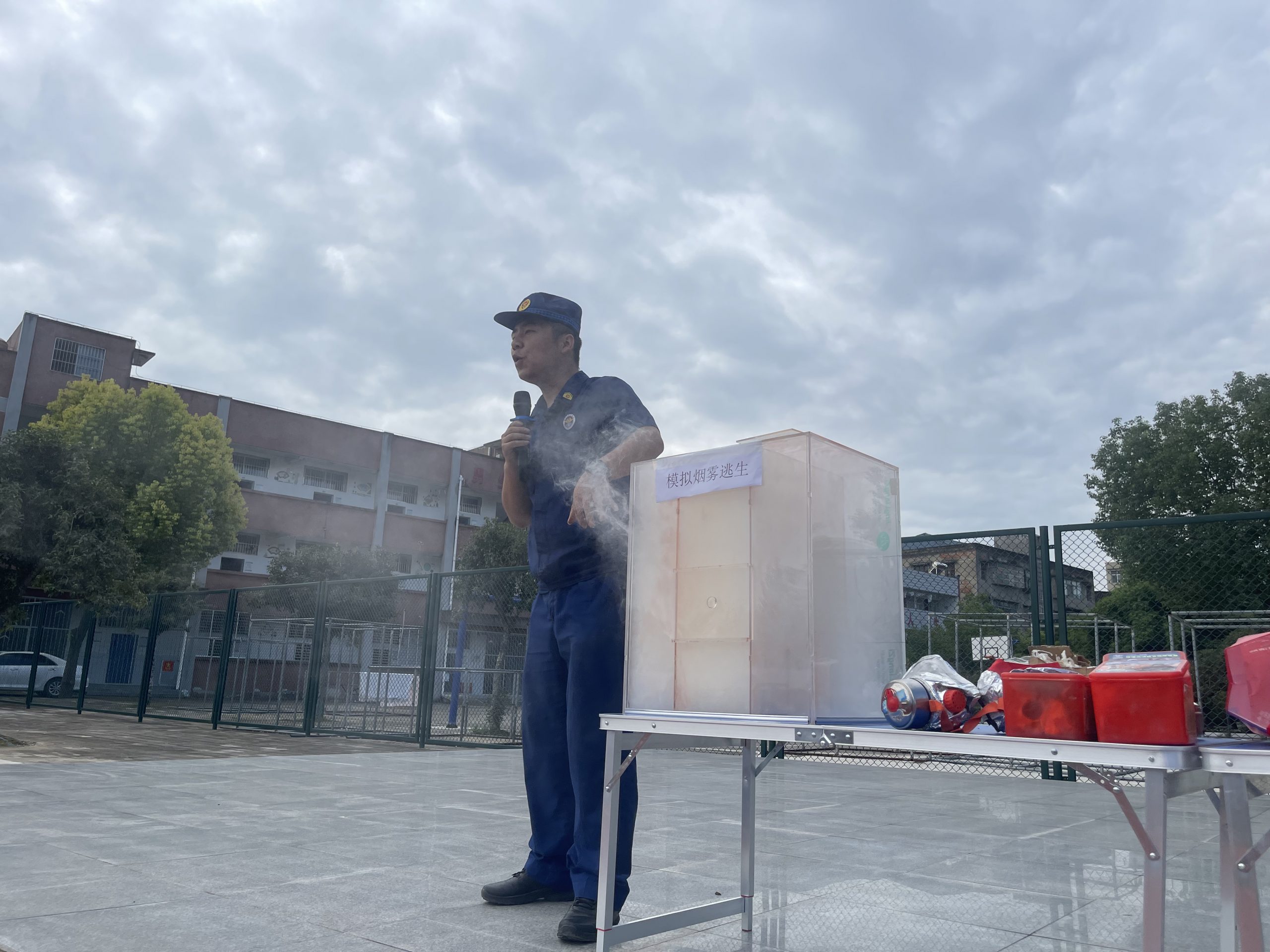 谷城县消防大队走进盛康二中，开展消防安全教育“零距离”活动