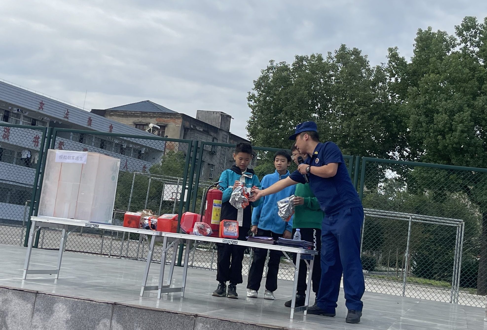 谷城县消防大队走进盛康二中，开展消防安全教育“零距离”活动