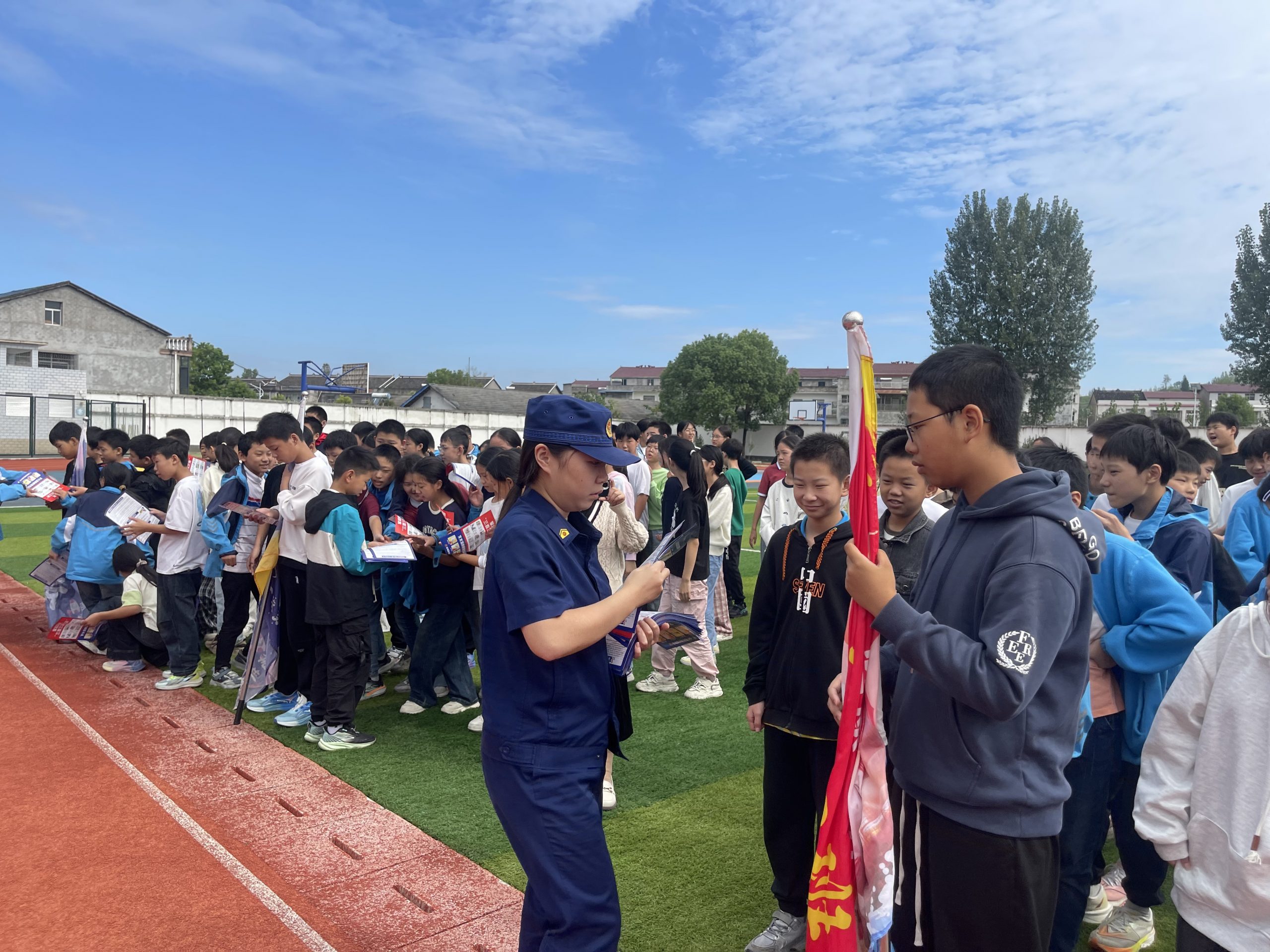 谷城县消防大队走进盛康二中，开展消防安全教育“零距离”活动