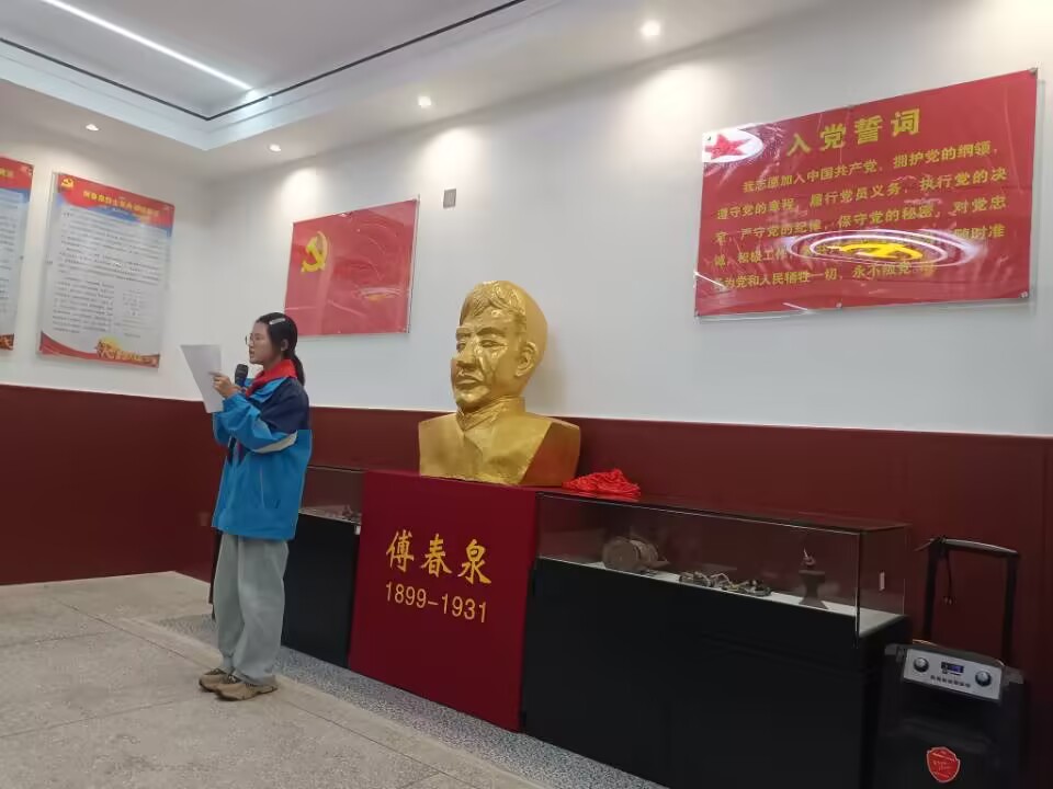 谷城县盛康二中师生参观傅春泉烈士革命事迹展览馆 以青春告白致敬先烈
