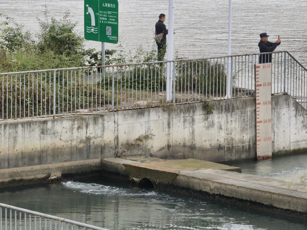 七次洪峰轮番袭击 千年古城波澜不惊