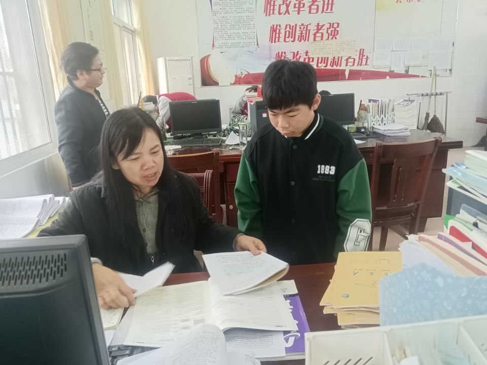 谷城县盛康二中精准施策解难题 暖心行动护成长