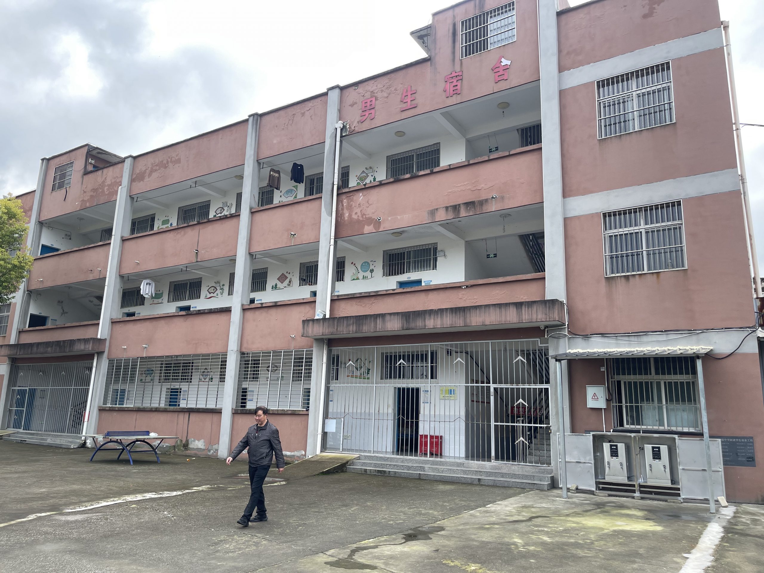 谷城县盛康二中：长假后热水箱投用，300余名住宿生告别“食堂接水跑”