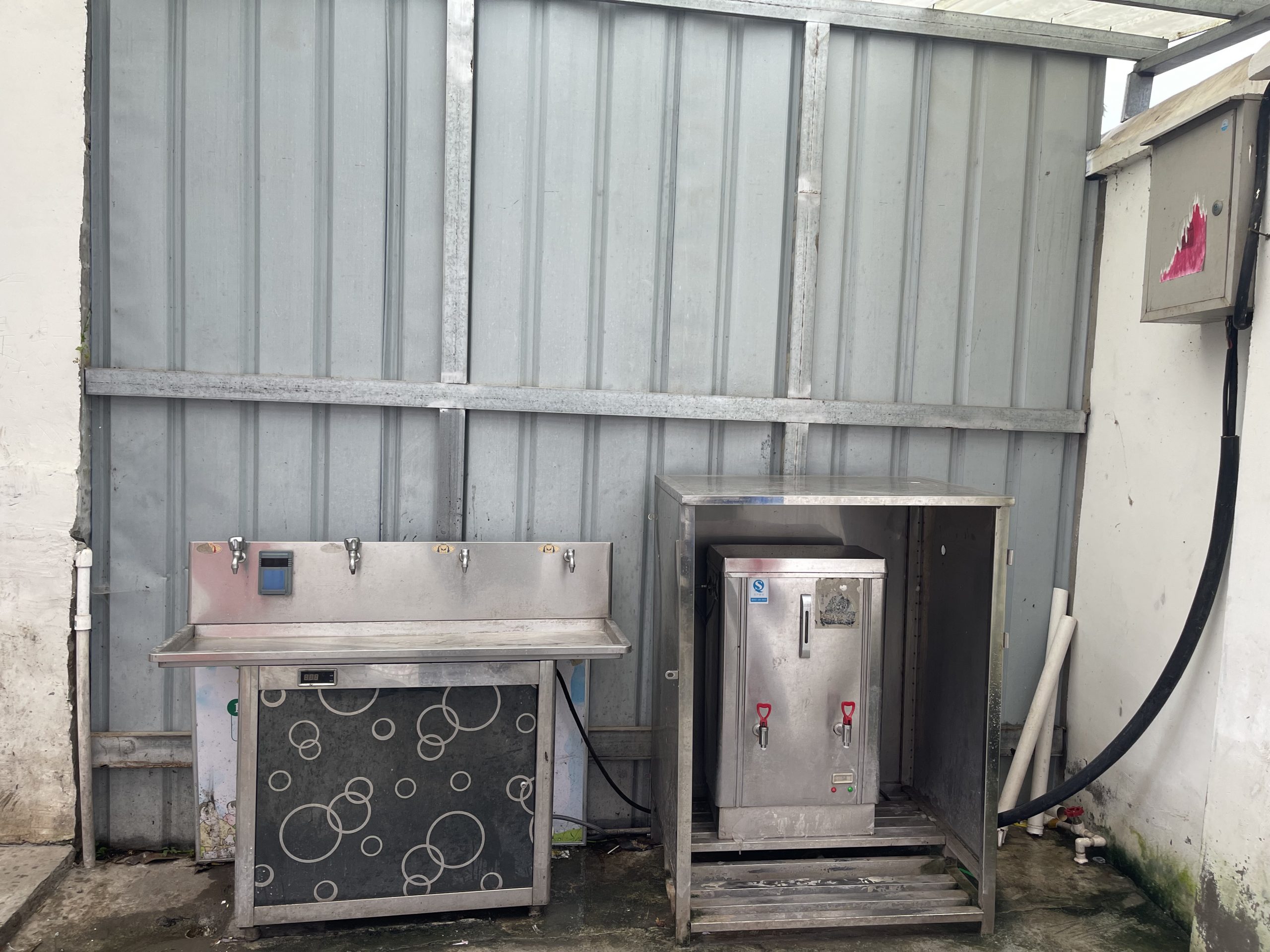 谷城县盛康二中：长假后热水箱投用，300余名住宿生告别“食堂接水跑”