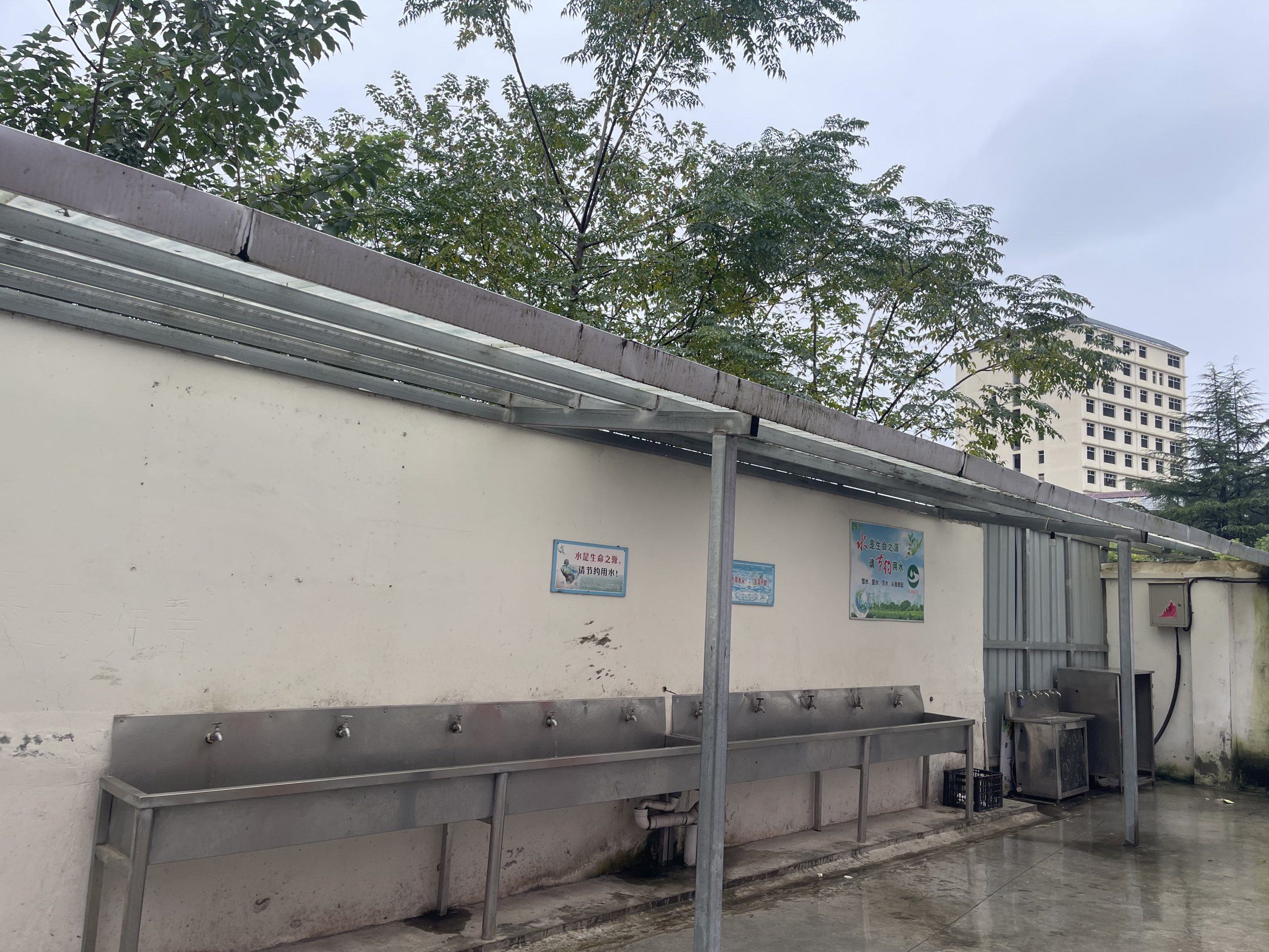 谷城县盛康二中：长假后热水箱投用，300余名住宿生告别“食堂接水跑”