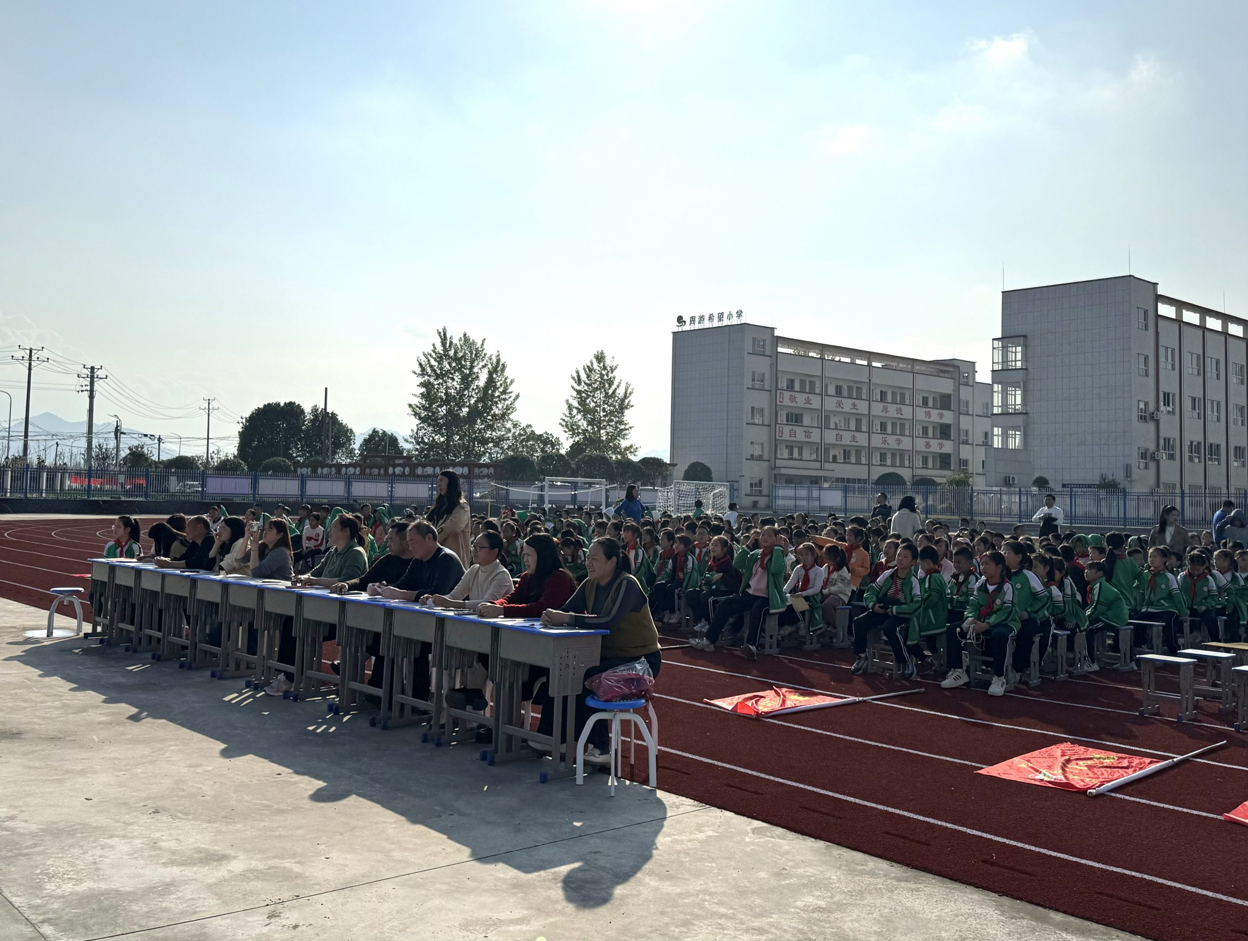 谷城县石花镇凉水井小学：童声诵经典  红色润童心