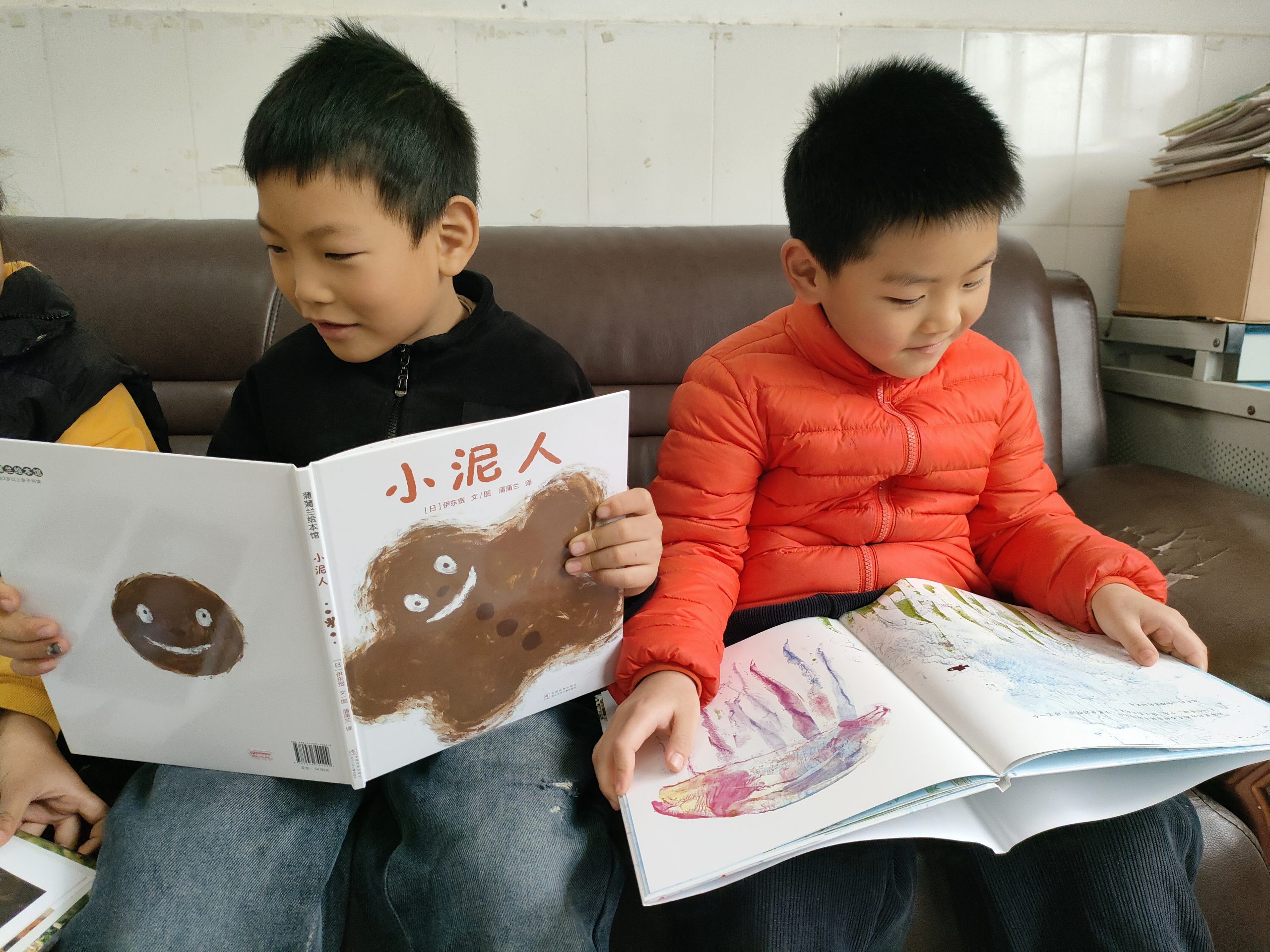 小种子图书计划为谷城中华路校区学子点亮阅读之光