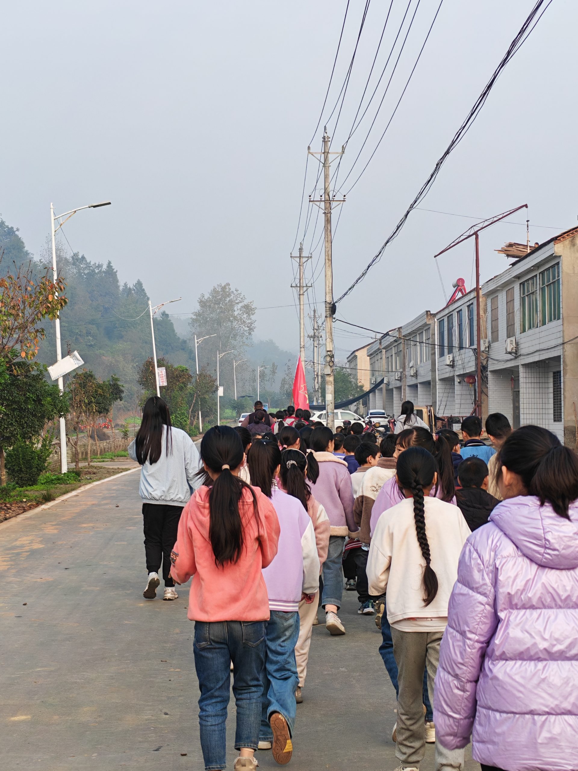 谷城县石花镇倒座中心小学：山野间的烟火与欢笑